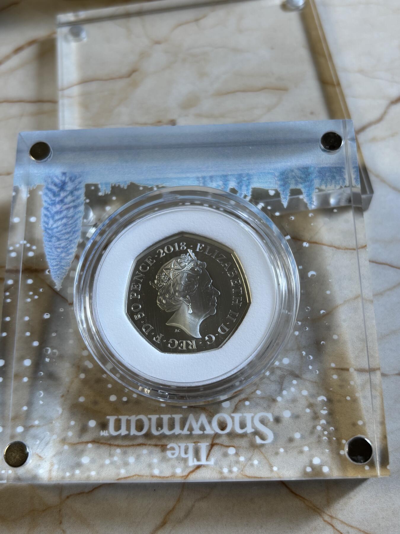 第193期拍卖 英国2018年圣诞雪人彩色多边形50便士精制纪念银币，925银，发行15000枚