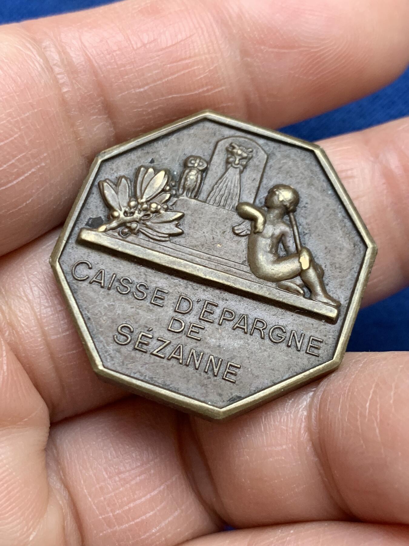 《竞宝斋》第468场 周日，周一 2场连拍 （全场包邮）欢迎送拍 法国塞扎娜储蓄银行八角铜质代币，13.78g，30mm，丰饶角边铭