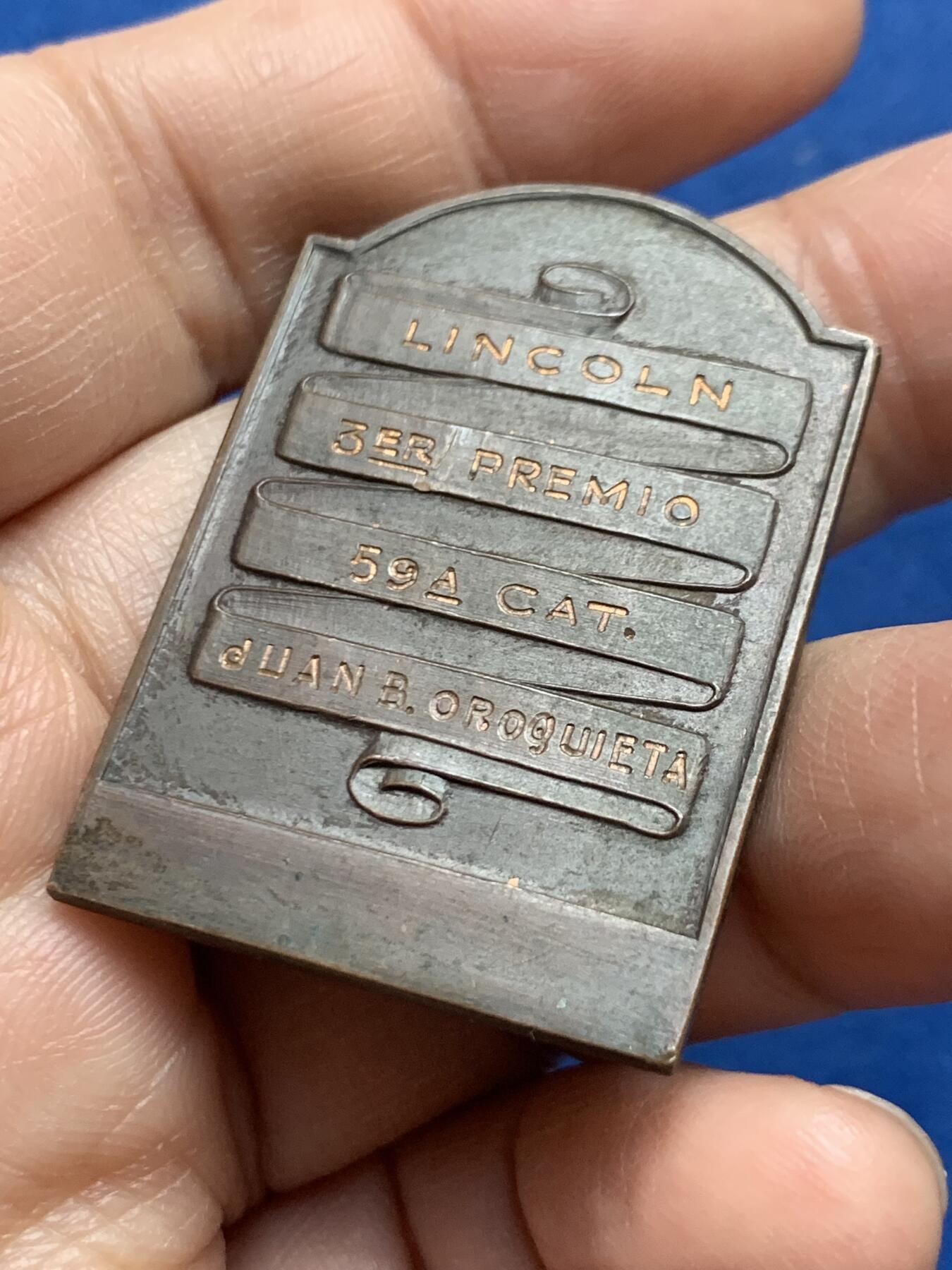 《竞宝斋》第468场 周日，周一 2场连拍 （全场包邮）欢迎送拍 两枚一组 阿根廷畜牧业展览会纪念章 1930年银章（26.92克）/1929年铜章（19.45克） 尺寸约30mmX42mm