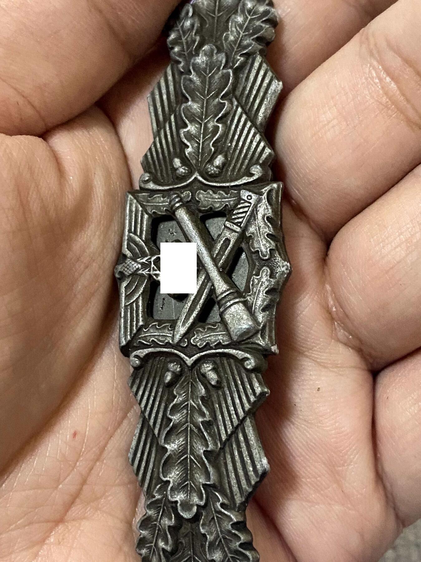 美德苏勋章奖章拍卖 本次各种都有 取消了保留价模式  德因原因只上2-3图 具体的想要的请联系我要完整图。都经过讨论未标明则全部是原品，保真 放心拍。3月4日晚上九点结束在麦稀奇 找不到的加我qq或者微信都是184277308备注苏章拍卖。