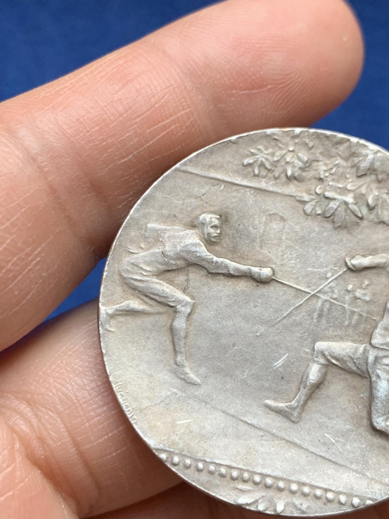 《竞宝斋》第468场 周日，周一 2场连拍 （全场包邮）欢迎送拍 法国击剑比赛镀银铜章 25.4克 39.5mm