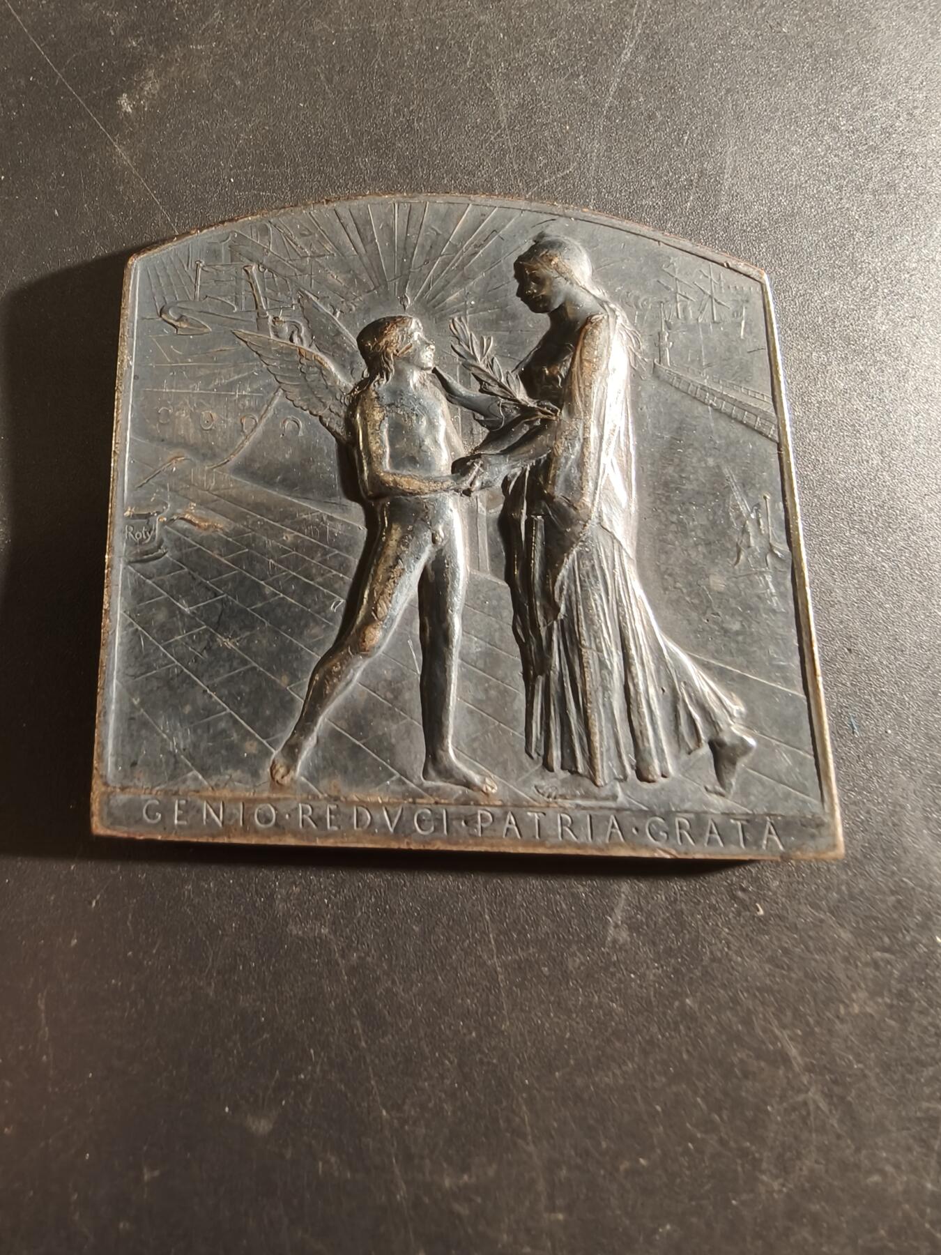 老王徽章第186期 1893年芝加哥国际博览会法国馆镀银方形大铜章    大师罗蒂名作     尺寸50×52mm     重量70.5g