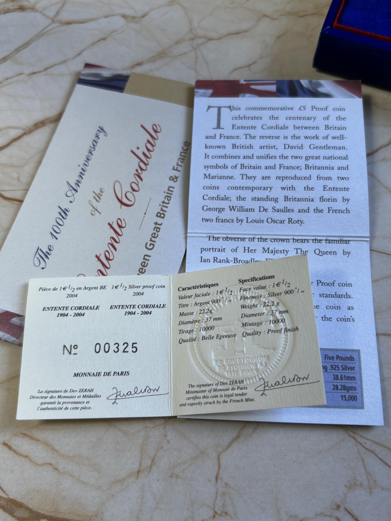 第193期拍卖 英国法国2004年英法友好协议100年纪念银币2枚套装，英国925银，28.28克，法国900银，22.2克