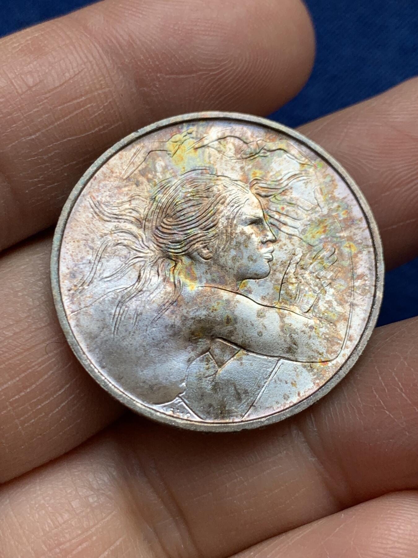 《竞宝斋》第468场 周日，周一 2场连拍 （全场包邮）欢迎送拍 圣马力诺1979年女神1000里拉银币，14.6克，835银，光度不错