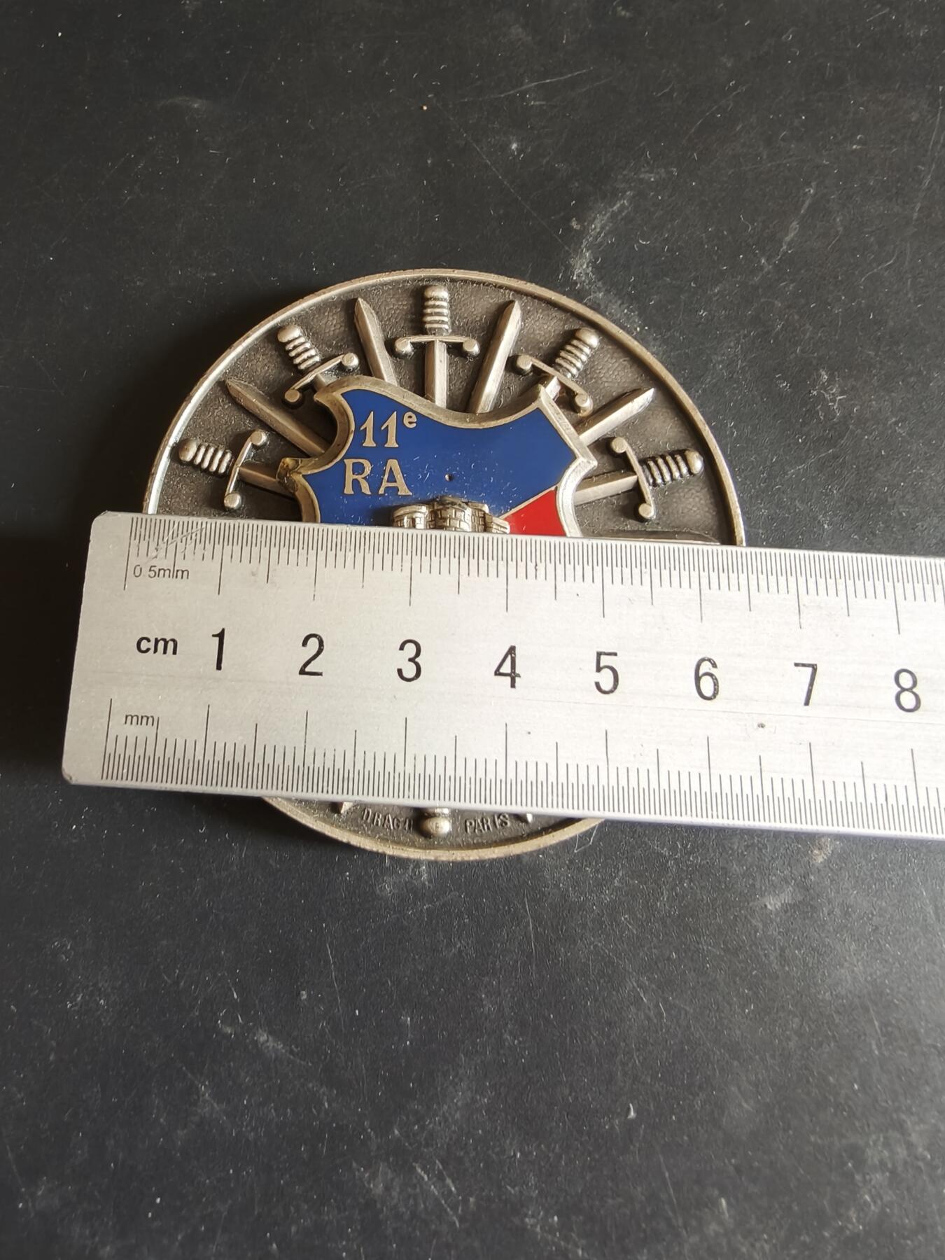 老王徽章第186期 法国第11炮兵团纪念章    原盒    内衬有损坏    直径66mm    重量132.1g