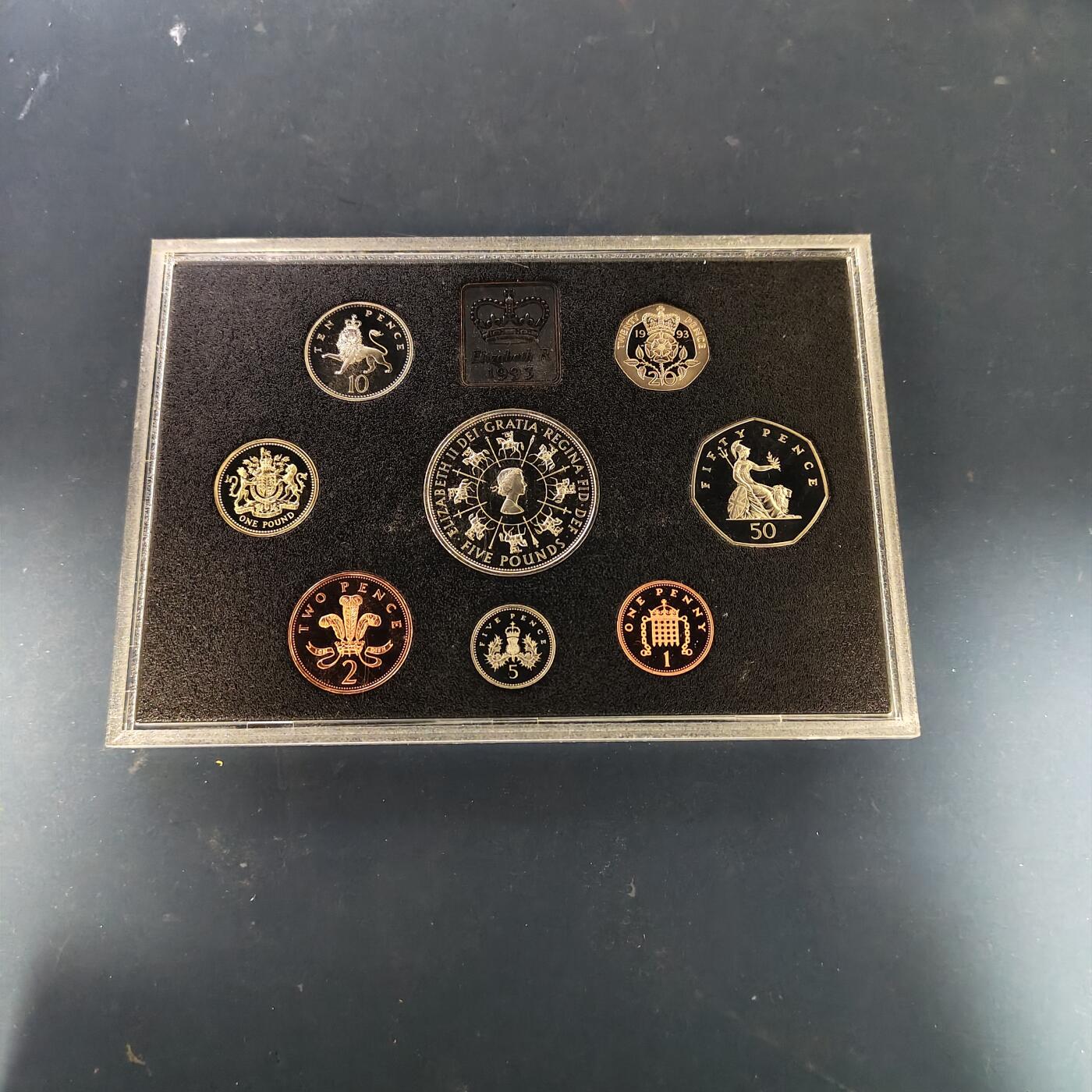 【全场包邮】纯粹捡漏拍511场 英国1993年官方精制套币-塑盒带证书-含5镑加冕40周年克朗精制纪念币