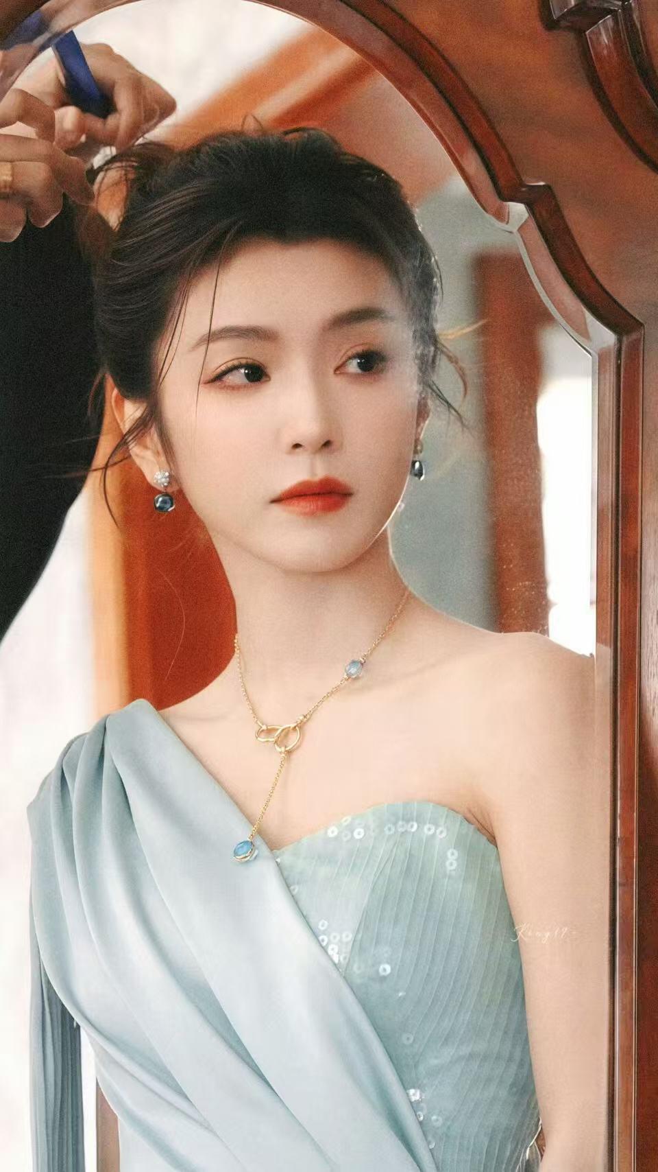 零元拍：凌波踏月，岁序归圆。2026马年春晚《贺花神》腊月水仙花神，越剧名家李云霄亲签水仙花神洛神甄宓春帖