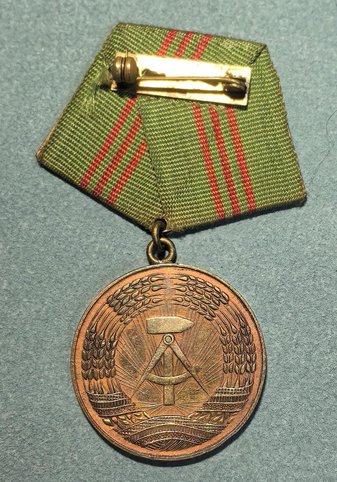 盛世勋华——号角文化勋章邮票专场拍卖第308期 东德铜级内务部忠诚服役奖章 早期版