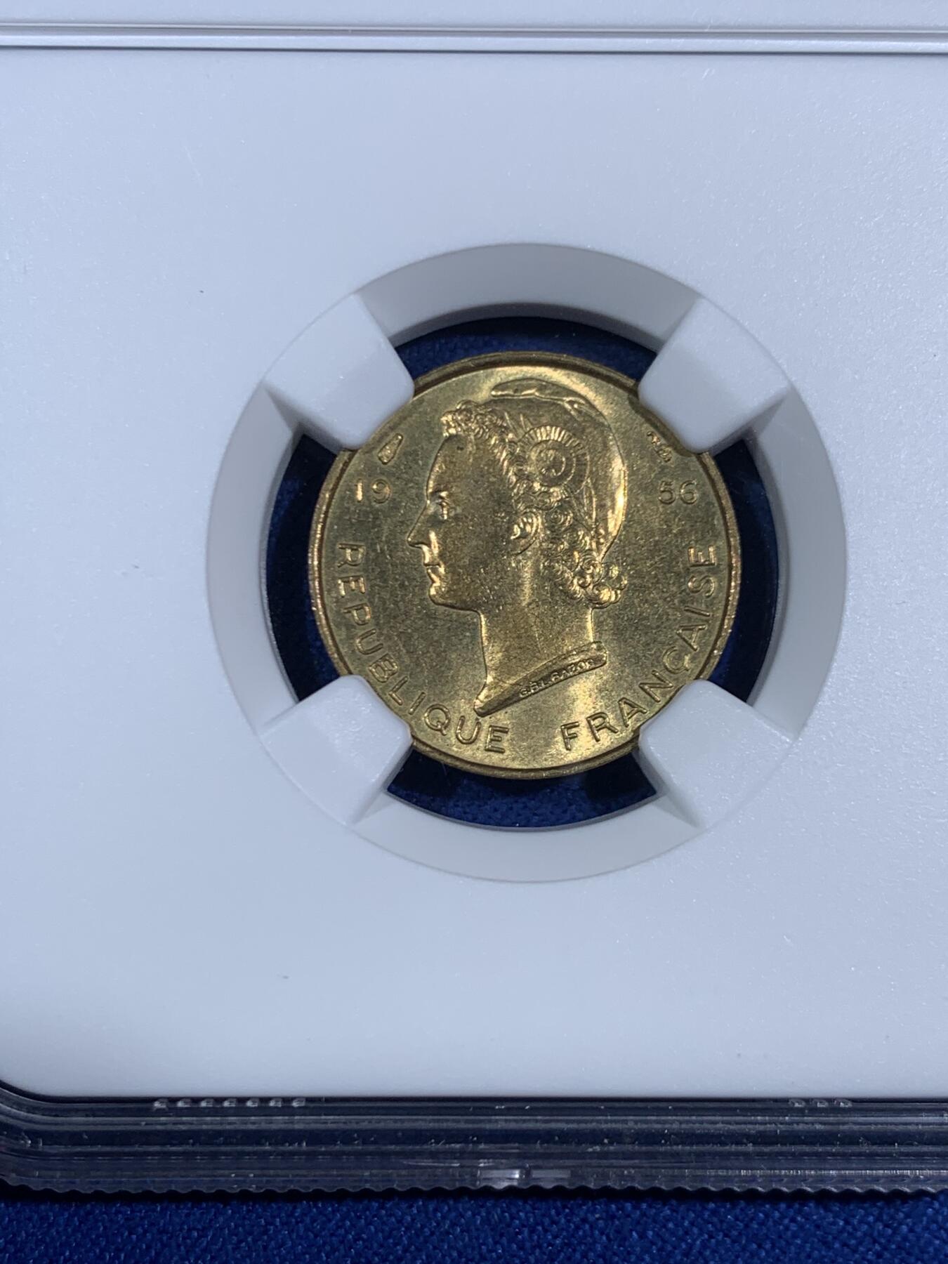 《竞宝斋》第468场 周日，周一 2场连拍 （全场包邮）欢迎送拍 NGC MS64 法属西非1965年5法郎铜币 正面女头好看！