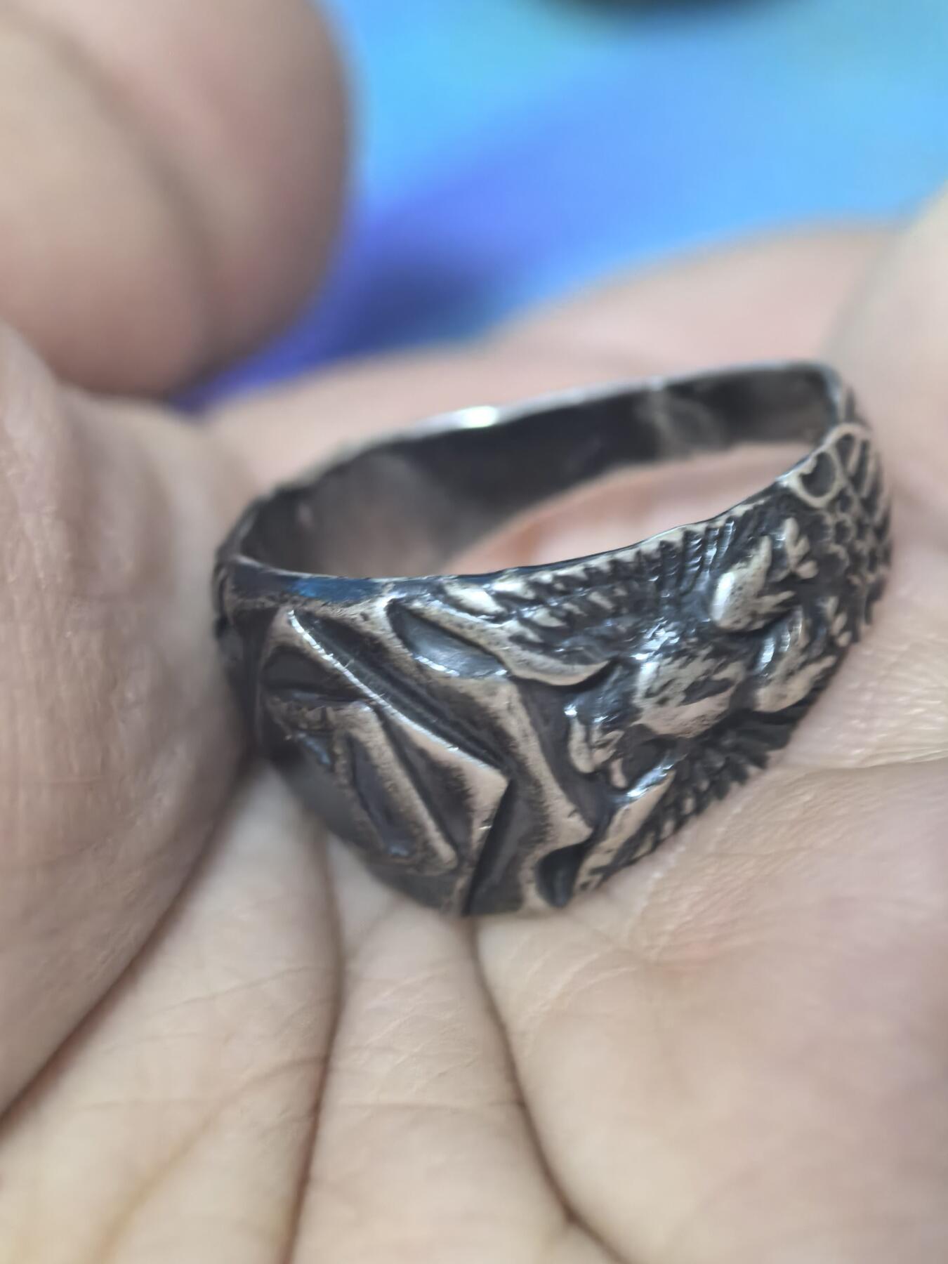 美德苏勋章奖章拍卖 本次各种都有 取消了保留价模式  德因原因只上2-3图 具体的想要的请联系我要完整图。都经过讨论未标明则全部是原品，保真 放心拍。3月4日晚上九点结束在麦稀奇 找不到的加我qq或者微信都是184277308备注苏章拍卖。