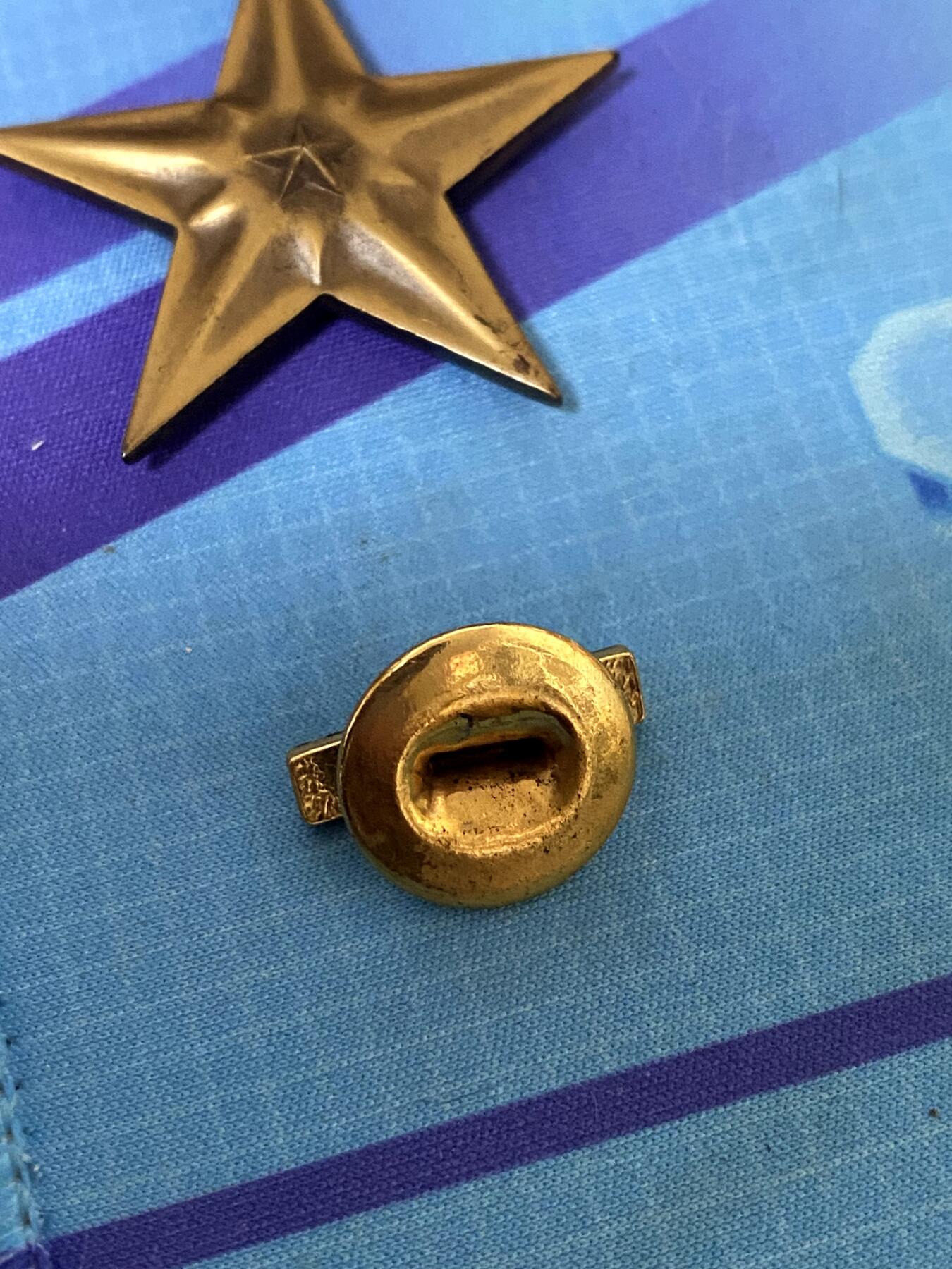 美德苏勋章奖章拍卖 本次各种都有 取消了保留价模式  德因原因只上2-3图 具体的想要的请联系我要完整图。都经过讨论未标明则全部是原品，保真 放心拍。3月4日晚上九点结束在麦稀奇 找不到的加我qq或者微信都是184277308备注苏章拍卖。