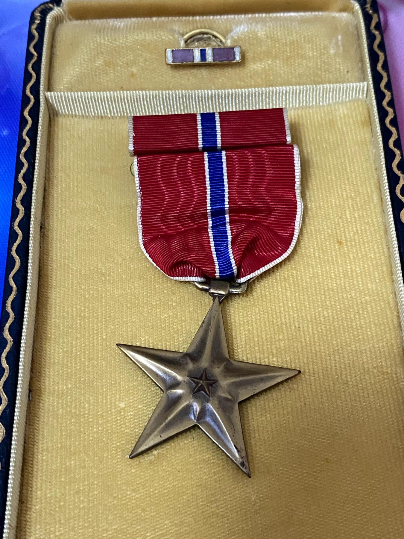 美德苏勋章奖章拍卖 本次各种都有 取消了保留价模式  德因原因只上2-3图 具体的想要的请联系我要完整图。都经过讨论未标明则全部是原品，保真 放心拍。3月4日晚上九点结束在麦稀奇 找不到的加我qq或者微信都是184277308备注苏章拍卖。