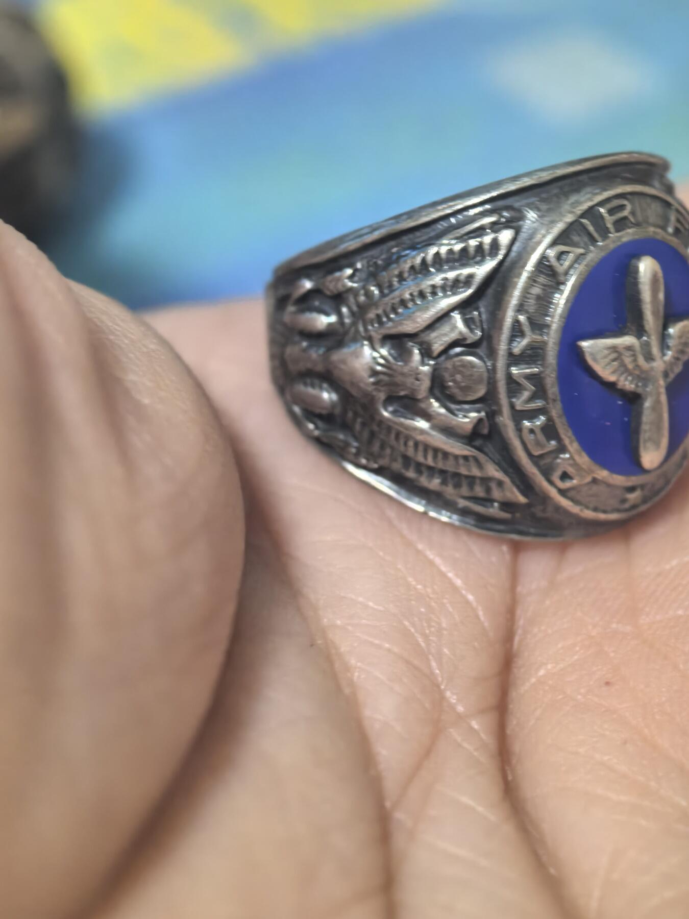 美德苏勋章奖章拍卖 本次各种都有 取消了保留价模式  德因原因只上2-3图 具体的想要的请联系我要完整图。都经过讨论未标明则全部是原品，保真 放心拍。3月4日晚上九点结束在麦稀奇 找不到的加我qq或者微信都是184277308备注苏章拍卖。