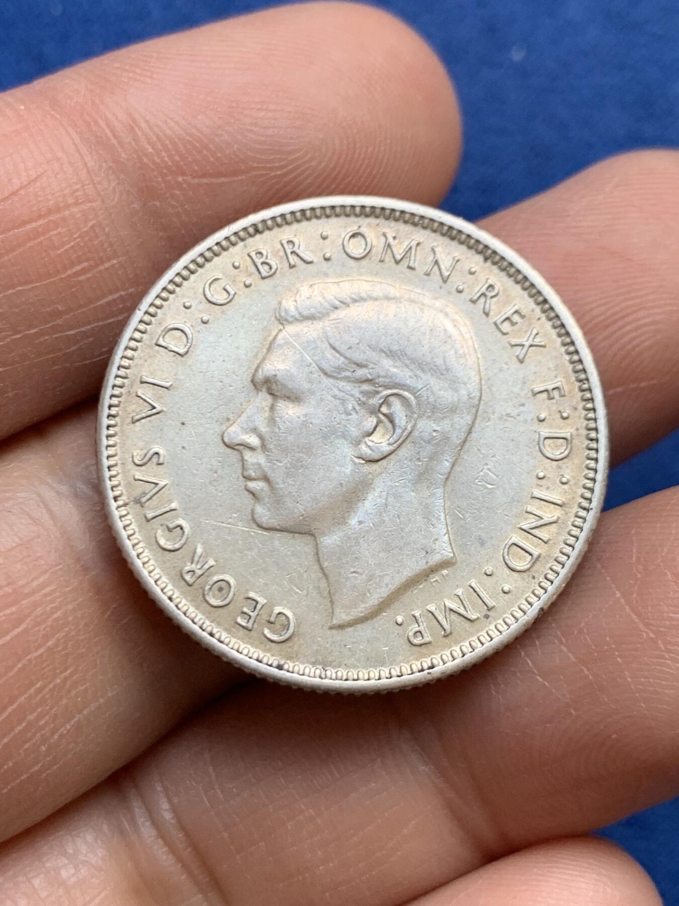 《竞宝斋》第468场 周日，周一 2场连拍 （全场包邮）欢迎送拍 两枚一组 澳大利亚1942年1福林银币 + 南非1940年乔六3便士银币 总重12.65克