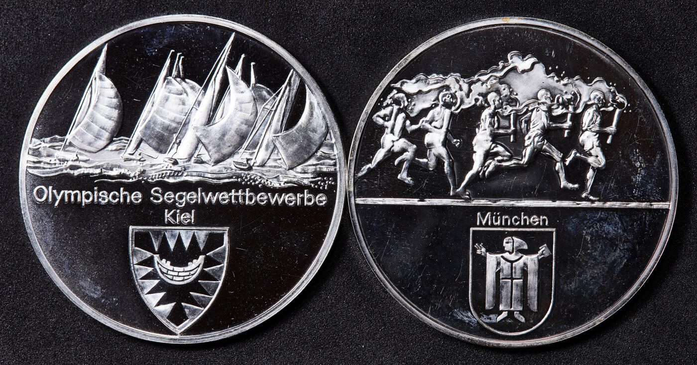 【俄甄集藏】2026年(049)03-18星期三 晚 19:30 全场包邮 德国1972年纪念慕尼黑奥运会精制大银章2枚一组，单体直径：50mm，两枚总重量：60克，925银