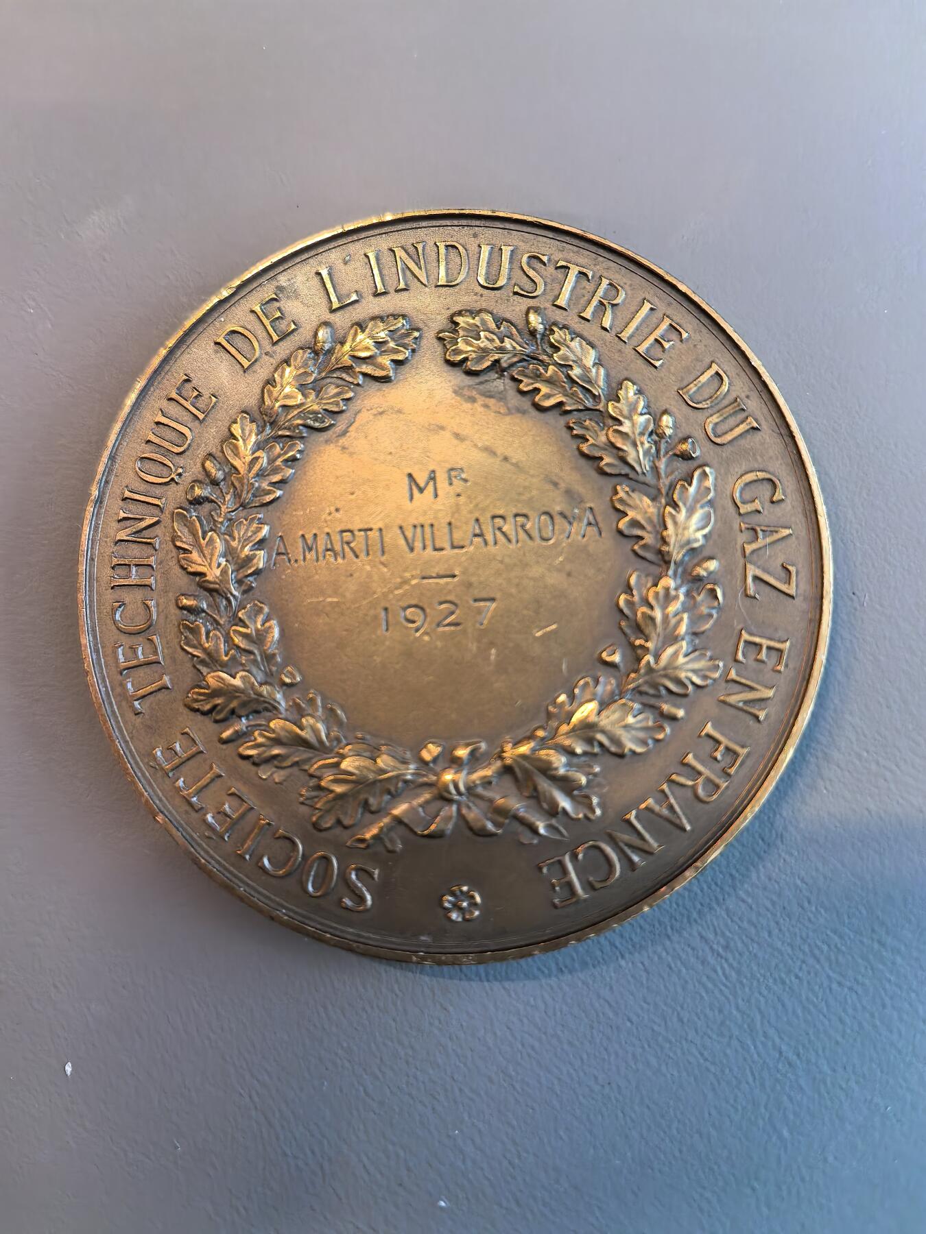 欧洲微章、铜章、银章和银币第三场 法国的**“法国燃气工业技术协会”*纪念章，颁发于1927年，授予了A. Marti Villarroya先生。 发行机构：法国燃气工业技术协会
