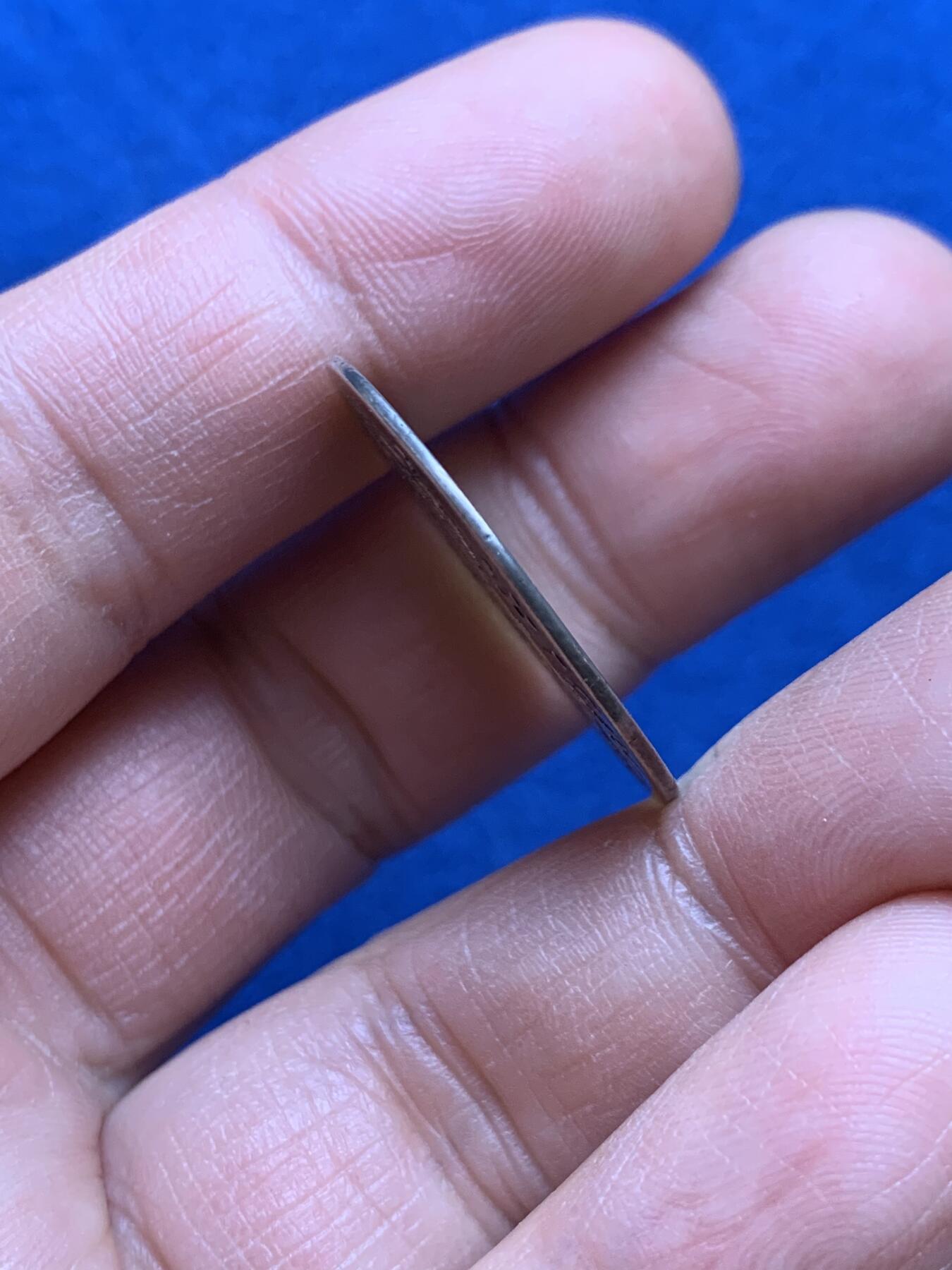 《竞宝斋》第468场 周日，周一 2场连拍 （全场包邮）欢迎送拍 稀少西属哥伦比亚过渡版2里亚银币，1813年费迪南七世时期过渡版（卡洛斯四世头像费迪南七世名号），哥伦比亚波哥大造币厂（Ｐ厂标）打制，重约：6.23克。非常少见的品种，但整体保存相对良好。