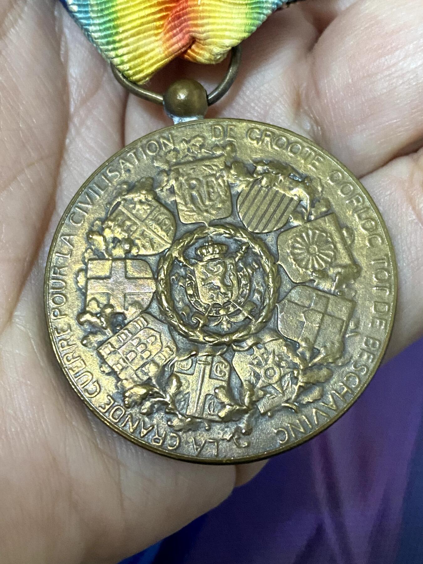 美德苏勋章奖章拍卖 本次各种都有 取消了保留价模式  德因原因只上2-3图 具体的想要的请联系我要完整图。都经过讨论未标明则全部是原品，保真 放心拍。3月4日晚上九点结束在麦稀奇 找不到的加我qq或者微信都是184277308备注苏章拍卖。