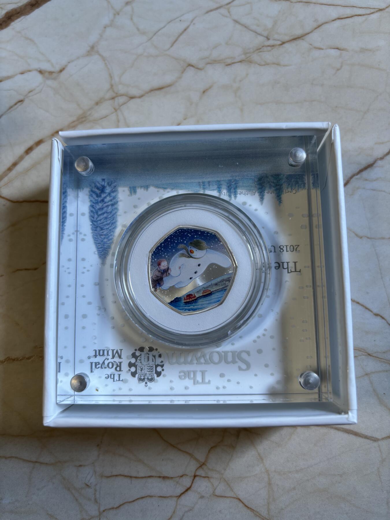 第193期拍卖 英国2018年圣诞雪人彩色多边形50便士精制纪念银币，925银，发行15000枚