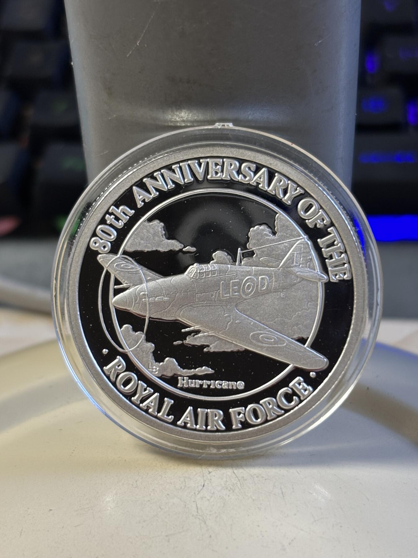 第193期拍卖 特克斯和凯科斯1998年皇家空军之战斗机28.28克纪念银币2，999银，38.61毫米