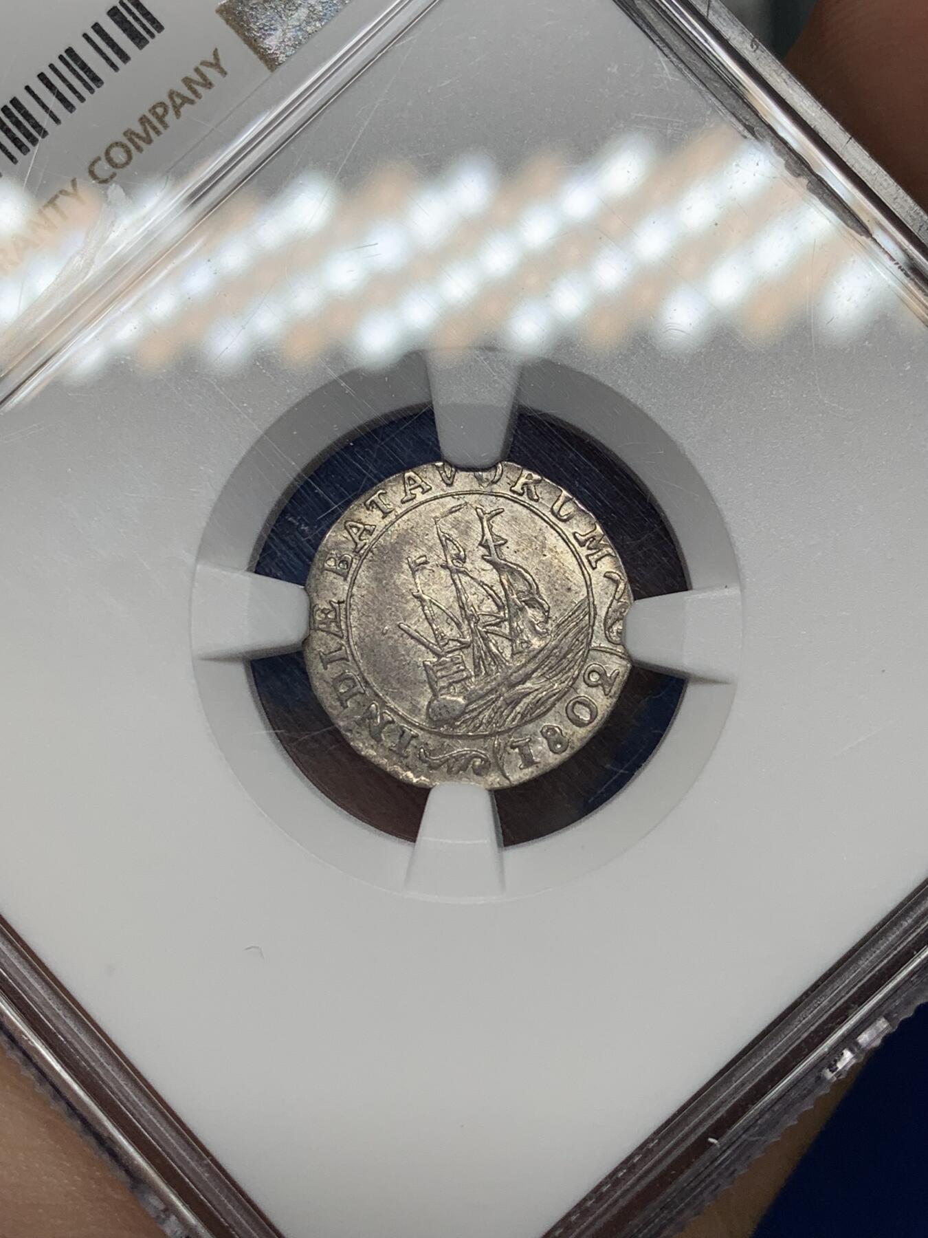 《竞宝斋》第468场 周日，周一 2场连拍 （全场包邮）欢迎送拍 NGC UNC 荷属东印度群岛 1802年 巴达维亚共和国 1/16古尔登银币 稀少品种 原味包浆 光度不错 疑似错杀