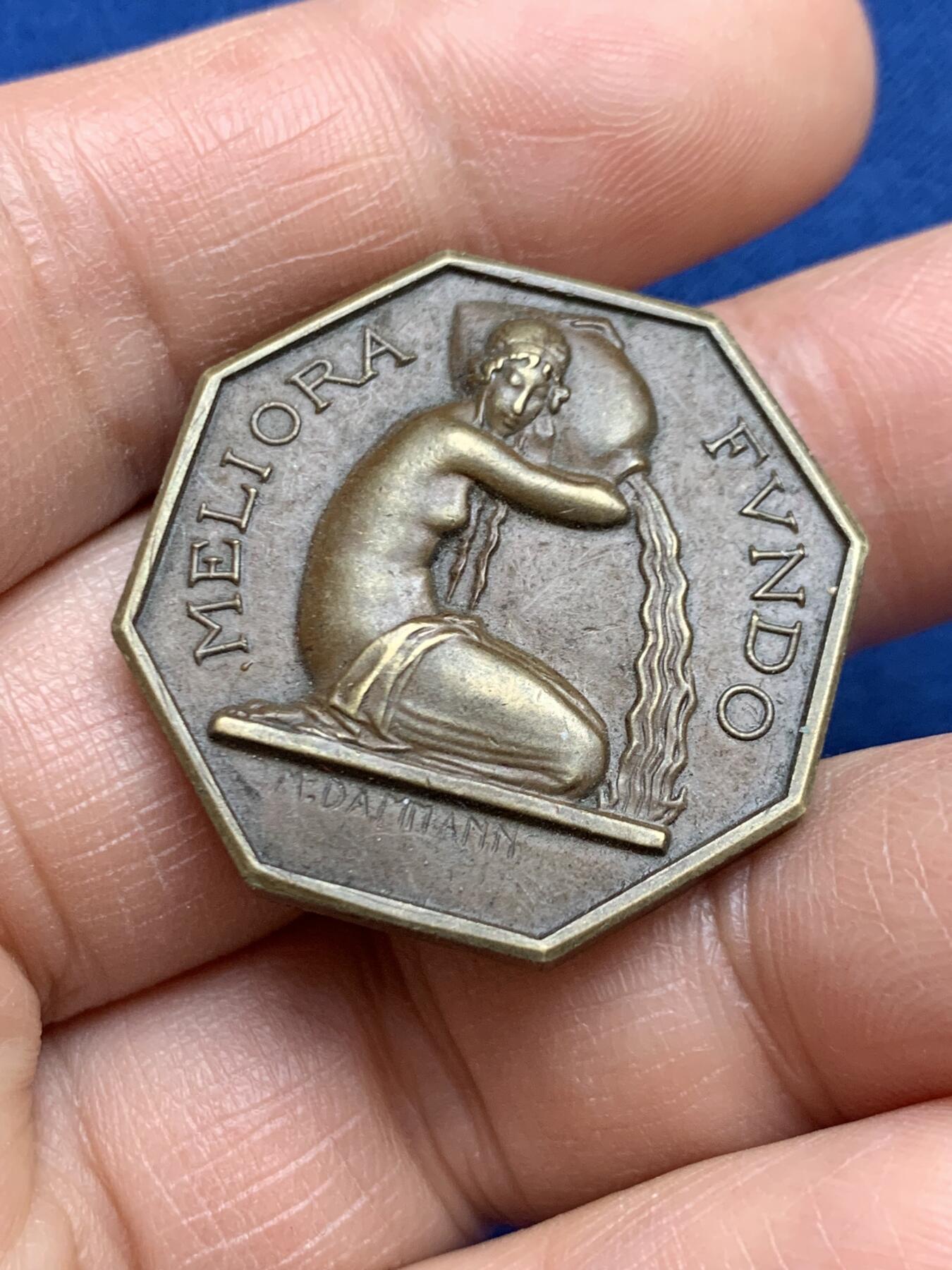 《竞宝斋》第468场 周日，周一 2场连拍 （全场包邮）欢迎送拍 法国塞扎娜储蓄银行八角铜质代币，13.78g，30mm，丰饶角边铭