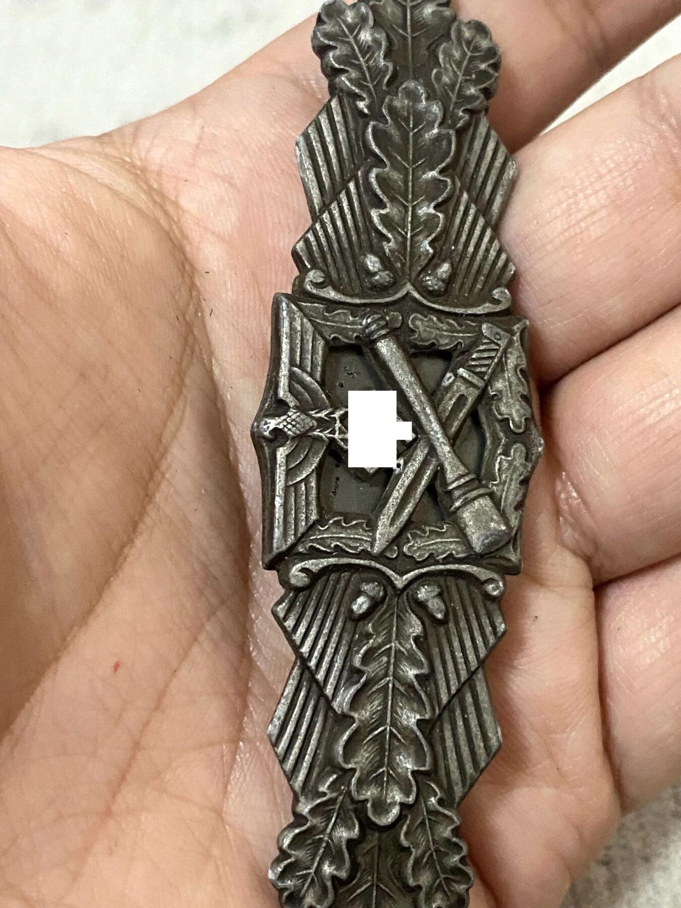 美德苏勋章奖章拍卖 本次各种都有 取消了保留价模式  德因原因只上2-3图 具体的想要的请联系我要完整图。都经过讨论未标明则全部是原品，保真 放心拍。3月4日晚上九点结束在麦稀奇 找不到的加我qq或者微信都是184277308备注苏章拍卖。