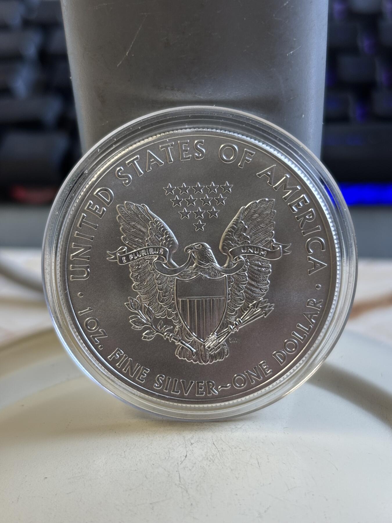 第193期拍卖 美国2014年鹰洋行走女神呢水瓶座1盎司纪念彩银币带证书，999银，发行100枚