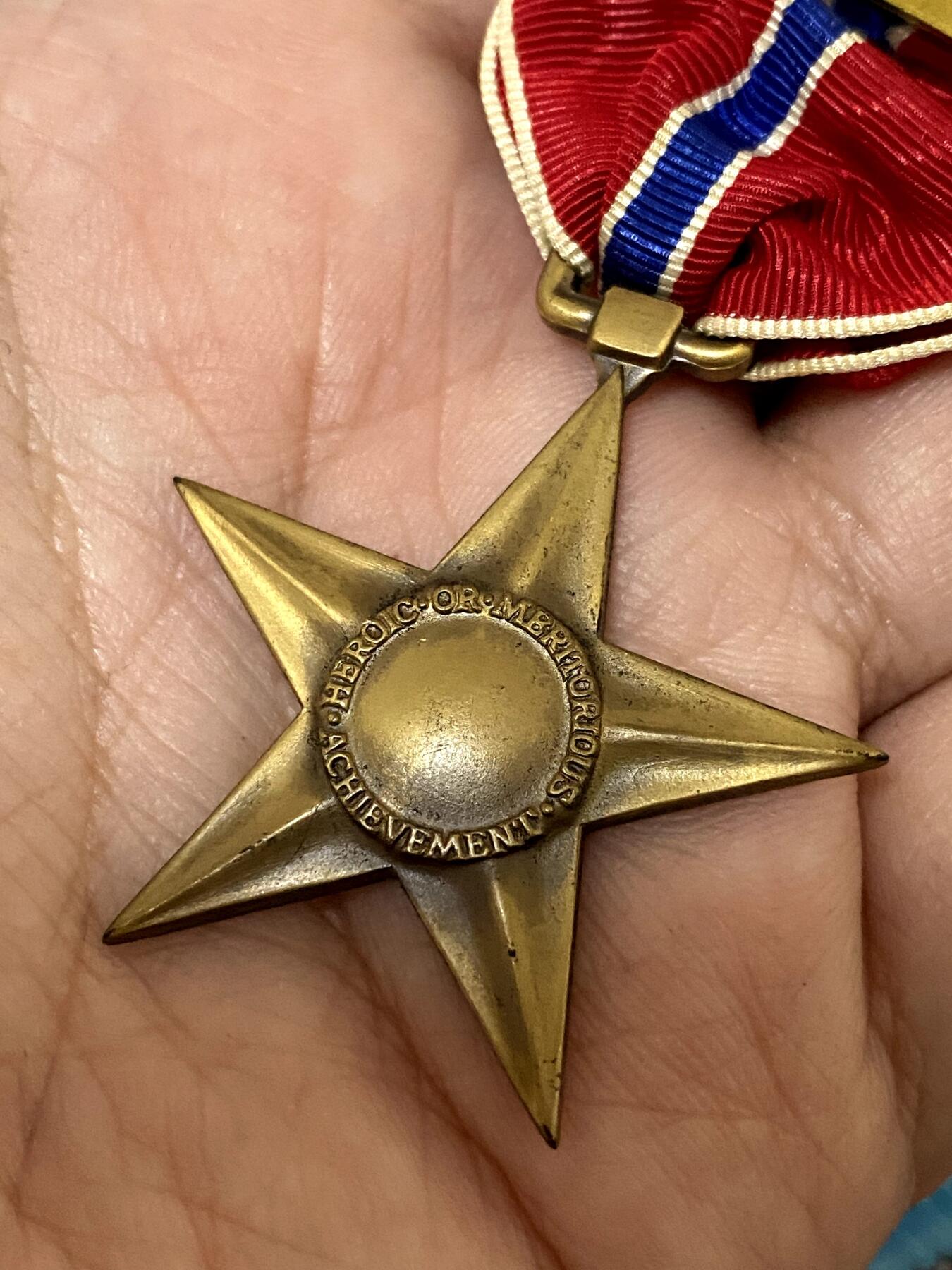 美德苏勋章奖章拍卖 本次各种都有 取消了保留价模式  德因原因只上2-3图 具体的想要的请联系我要完整图。都经过讨论未标明则全部是原品，保真 放心拍。3月4日晚上九点结束在麦稀奇 找不到的加我qq或者微信都是184277308备注苏章拍卖。