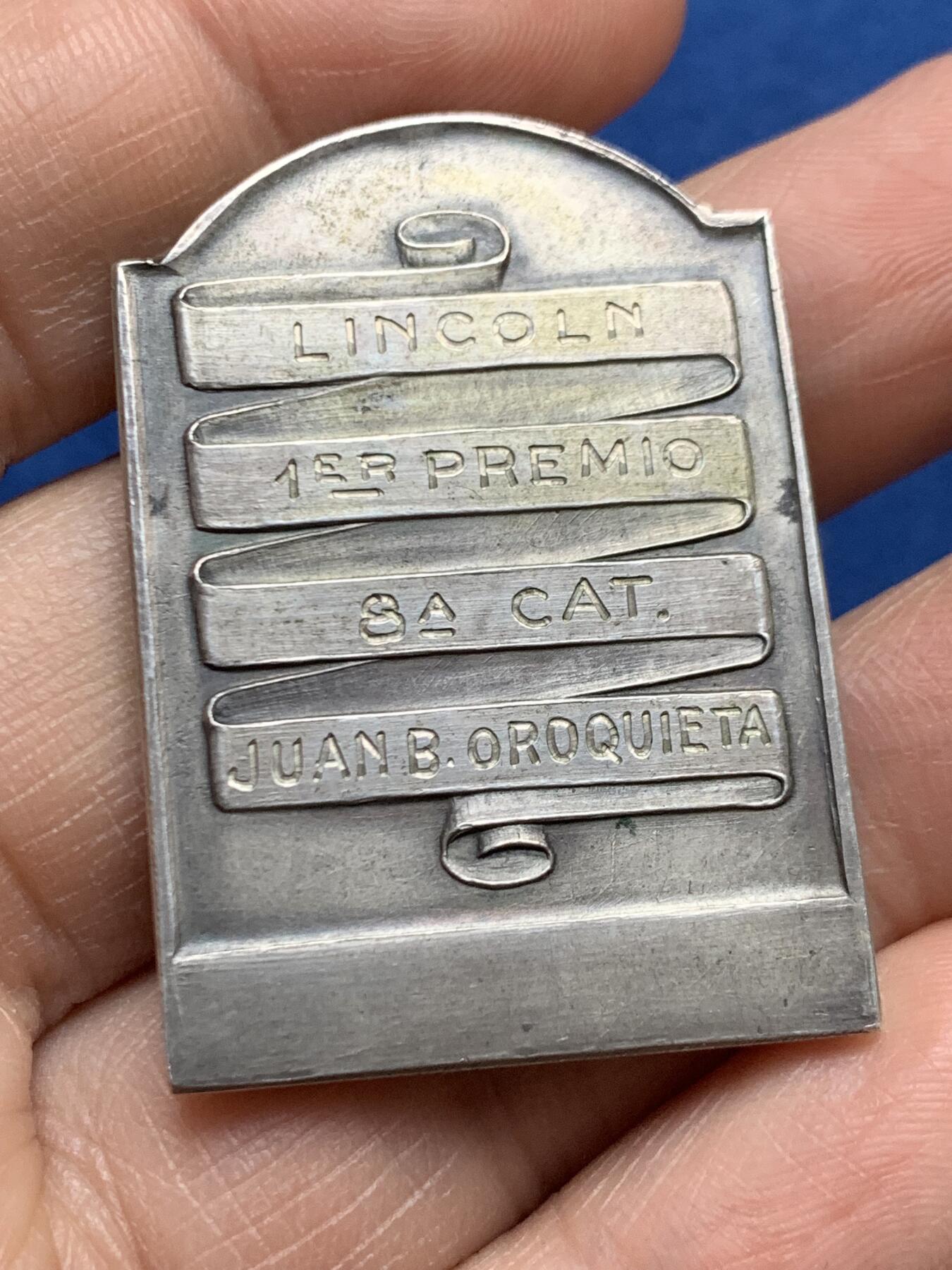 《竞宝斋》第468场 周日，周一 2场连拍 （全场包邮）欢迎送拍 两枚一组 阿根廷畜牧业展览会纪念章 1930年银章（26.92克）/1929年铜章（19.45克） 尺寸约30mmX42mm