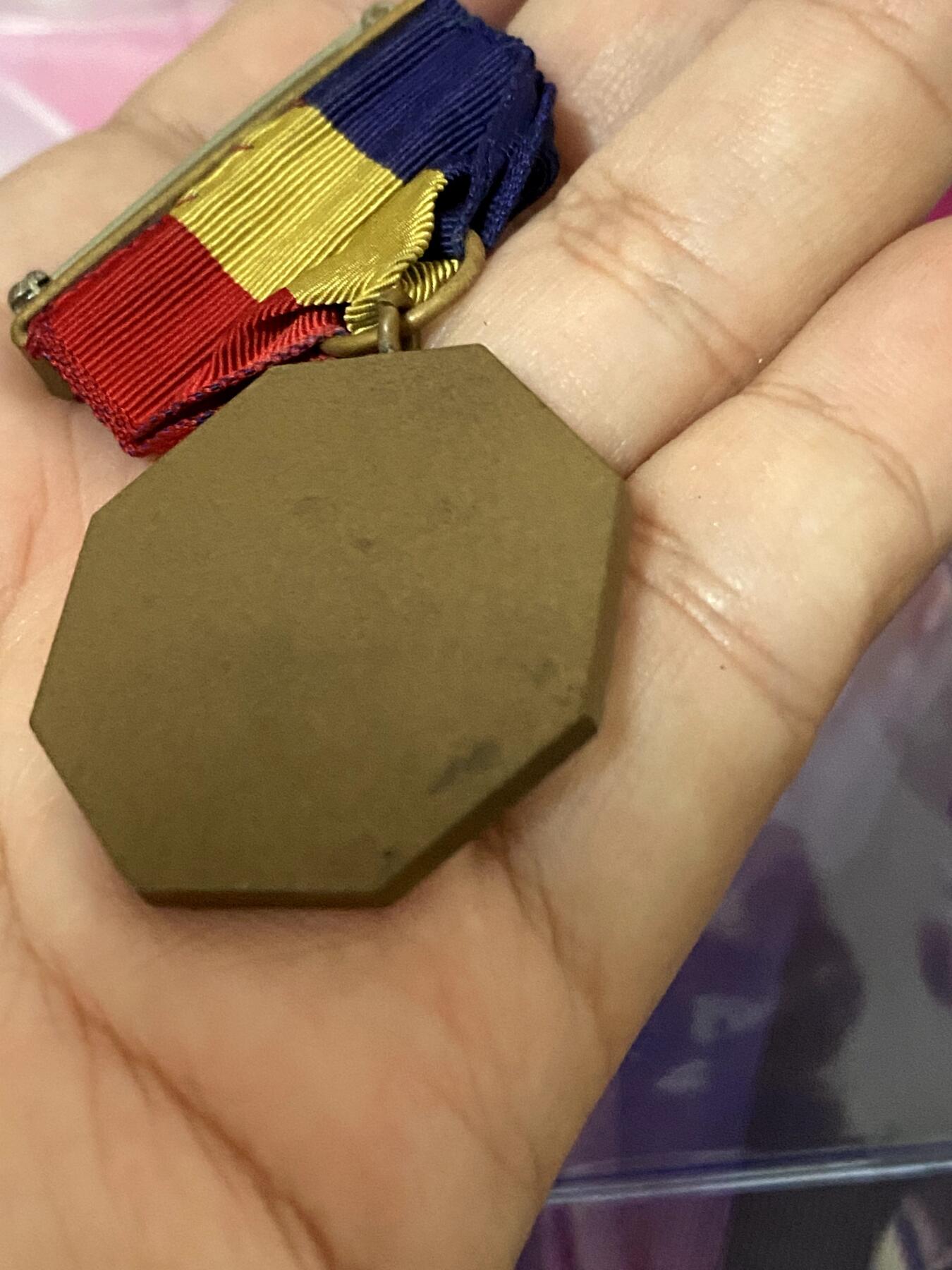 美德苏勋章奖章拍卖 本次各种都有 取消了保留价模式  德因原因只上2-3图 具体的想要的请联系我要完整图。都经过讨论未标明则全部是原品，保真 放心拍。3月4日晚上九点结束在麦稀奇 找不到的加我qq或者微信都是184277308备注苏章拍卖。