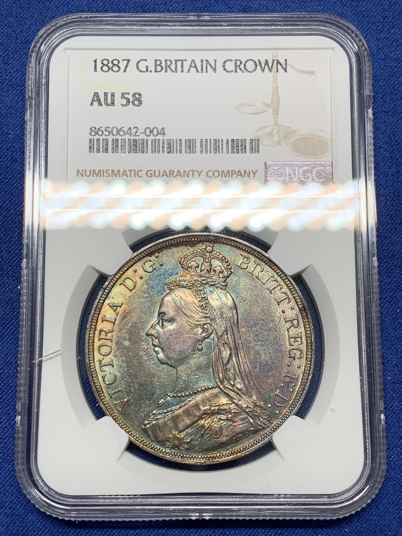 《竞宝斋》第468场 周日，周一 2场连拍 （全场包邮）欢迎送拍 NGC AU58 英国 1887年 维多利亚高冠马剑克朗大银币 币面五彩转光 背面环彩