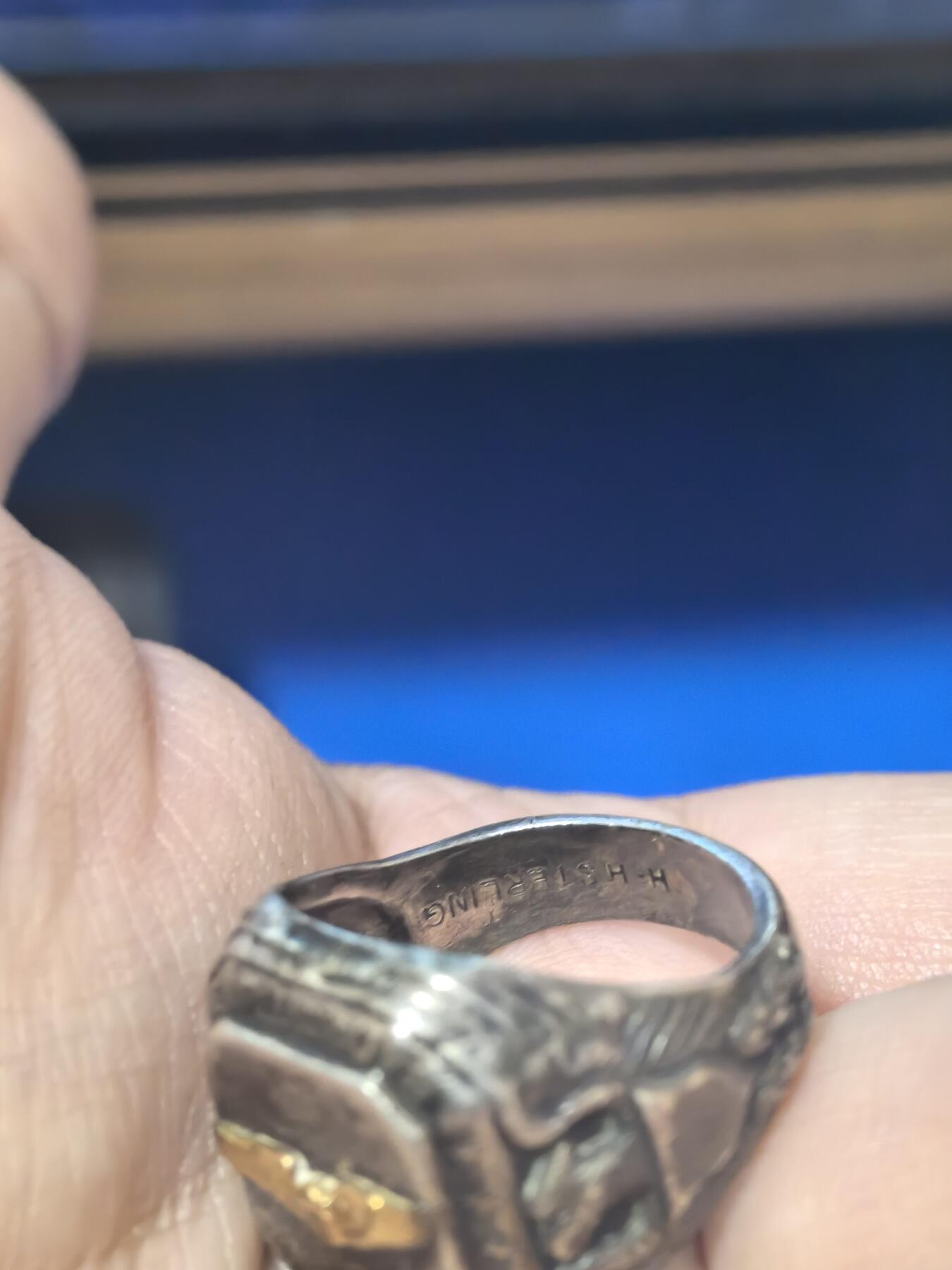 美德苏勋章奖章拍卖 本次各种都有 取消了保留价模式  德因原因只上2-3图 具体的想要的请联系我要完整图。都经过讨论未标明则全部是原品，保真 放心拍。3月4日晚上九点结束在麦稀奇 找不到的加我qq或者微信都是184277308备注苏章拍卖。