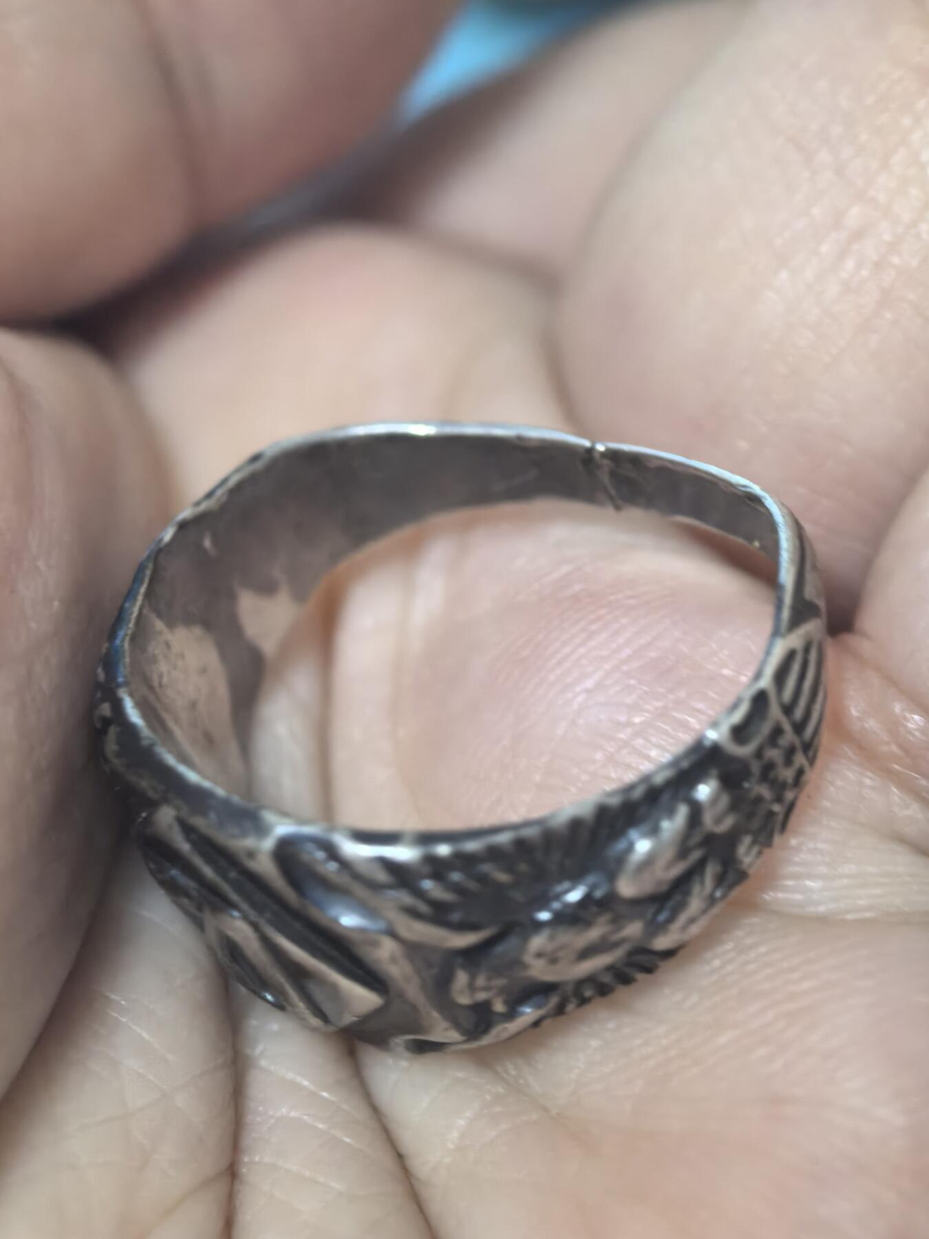 美德苏勋章奖章拍卖 本次各种都有 取消了保留价模式  德因原因只上2-3图 具体的想要的请联系我要完整图。都经过讨论未标明则全部是原品，保真 放心拍。3月4日晚上九点结束在麦稀奇 找不到的加我qq或者微信都是184277308备注苏章拍卖。