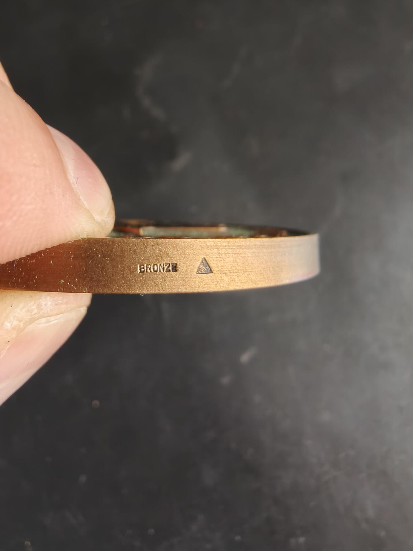 老王徽章第186期 法国诺曼底大区芒什省列皮厄市大铜章    原盒    直径68mm    重量132.6g