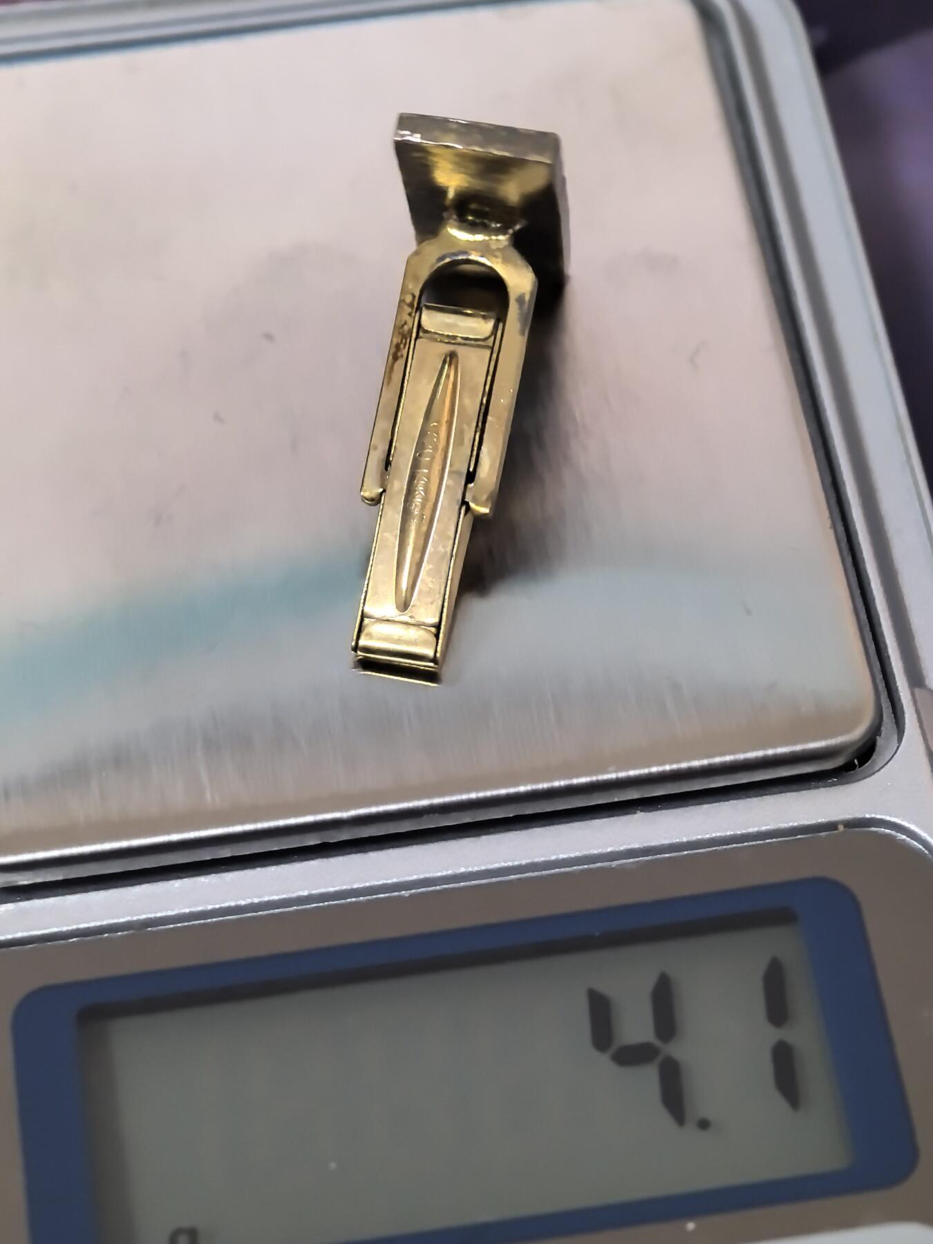 美德苏勋章奖章拍卖 本次各种都有 取消了保留价模式  德因原因只上2-3图 具体的想要的请联系我要完整图。都经过讨论未标明则全部是原品，保真 放心拍。3月4日晚上九点结束在麦稀奇 找不到的加我qq或者微信都是184277308备注苏章拍卖。 华尔街一对袖扣 复古款式 带原盒 包金 20/1 14k  KGF 