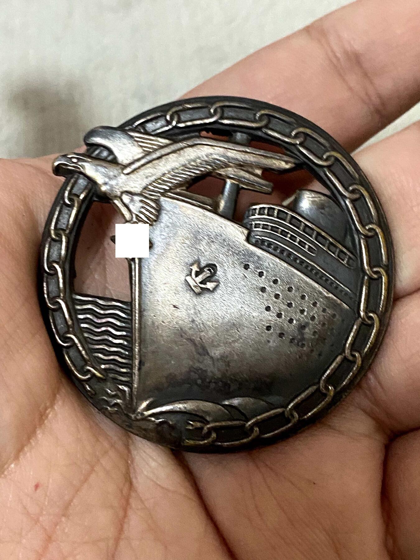 美德苏勋章奖章拍卖 本次各种都有 取消了保留价模式  德因原因只上2-3图 具体的想要的请联系我要完整图。都经过讨论未标明则全部是原品，保真 放心拍。3月4日晚上九点结束在麦稀奇 找不到的加我qq或者微信都是184277308备注苏章拍卖。 珍爱和平 德 突破封锁章 设计生产双标 存世量非常少 为最具辨识度和保真的施韦林厂版本 详细图标记图请加微要  品相非常好 厂标清晰 非常稀少  品相如图 实物实拍，所见即所得，售出非真假问题不退不换