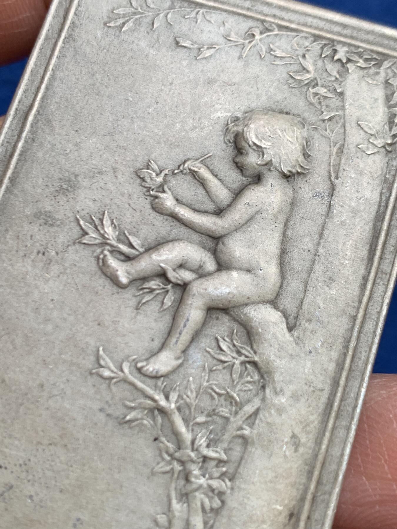 《竞宝斋》第468场 周日，周一 2场连拍 （全场包邮）欢迎送拍 法国 名家丹尼尔·杜普伊作《巢》方型纪念银章 59.5g 66*37.2mm 丰饶角1银边铭 好品