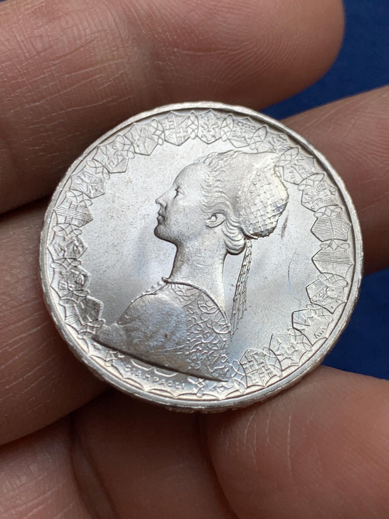 《竞宝斋》第468场 周日，周一 2场连拍 （全场包邮）欢迎送拍 意大利1966年帆船少女500里拉银币，原光好品，11g，835银