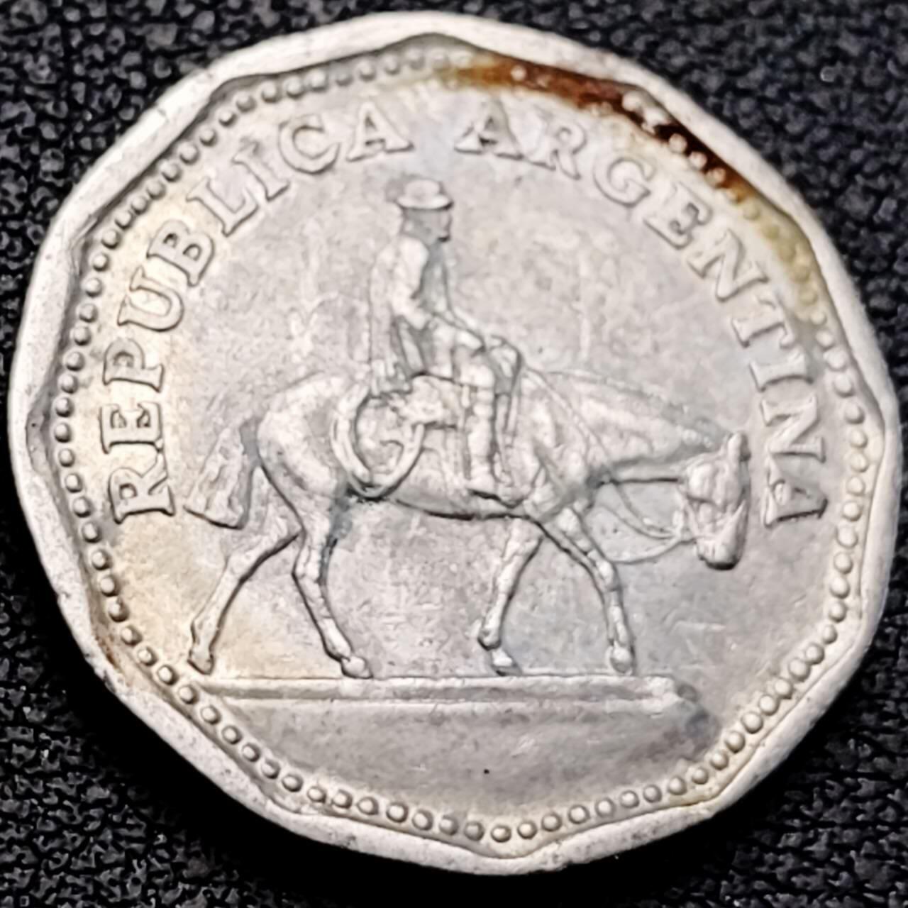 泉币菌-第205场-拍品多 请提前出价 有锈 阿根廷10比索 1963年 骑马23.6mm 镀镍钢美洲硬币
