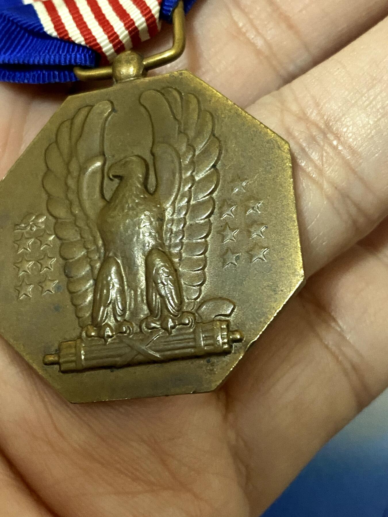 美德苏勋章奖章拍卖 本次各种都有 取消了保留价模式  德因原因只上2-3图 具体的想要的请联系我要完整图。都经过讨论未标明则全部是原品，保真 放心拍。3月4日晚上九点结束在麦稀奇 找不到的加我qq或者微信都是184277308备注苏章拍卖。