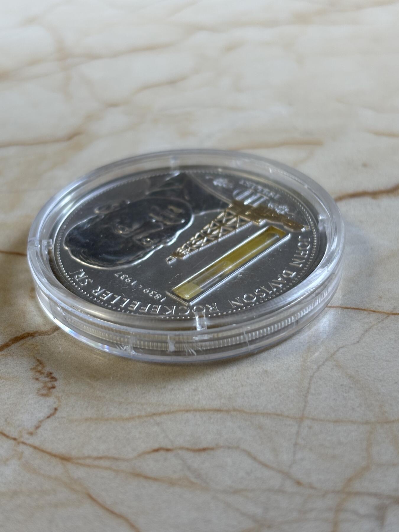 第193期拍卖 库克2009年金融大亨约翰洛克菲勒镶嵌石油纪念银币，999银，塑料盒有破