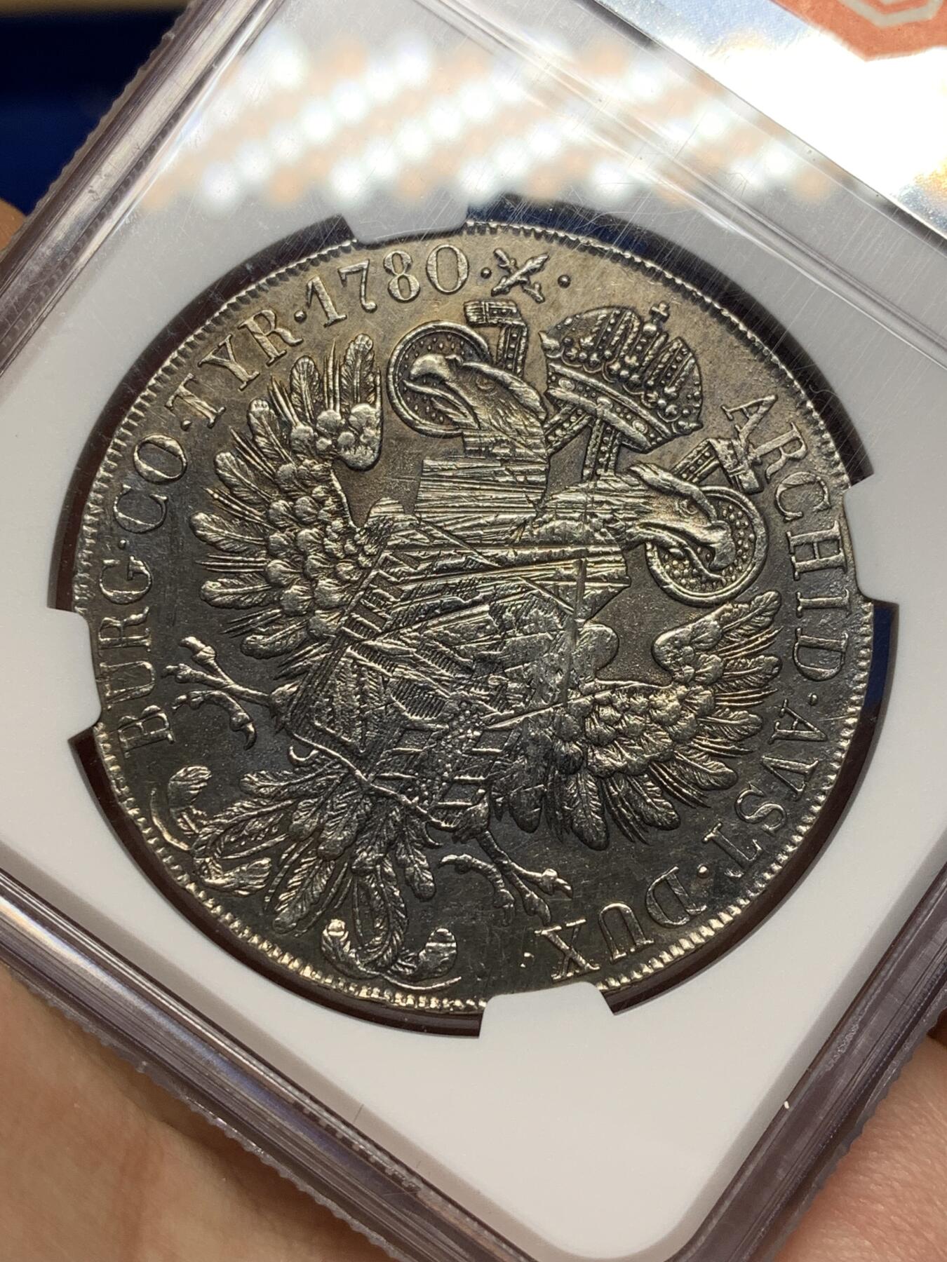 《竞宝斋》第468场 周日，周一 2场连拍 （全场包邮）欢迎送拍 NGC AU 少见1815至1828年米兰版玛丽亚特蕾莎贸易银币经典“中心正圆九珍珠”披风针，目录编号：哈夫纳36a。该版本为女皇逝世后，为了迎合近中东贸易货币使用习惯，由奥属意大利米兰造币厂铸造的版本，主要流通于北非、中东地区，是历史上真正参与流通的行用币！背面为减重痕。