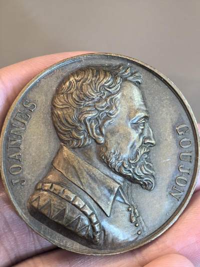 欧洲微章、铜章、银章和银币第三场 - 一枚来自19世纪初“世界名人钱币系”的纪念章，主题是纪念16世纪的法国人物让·库隆