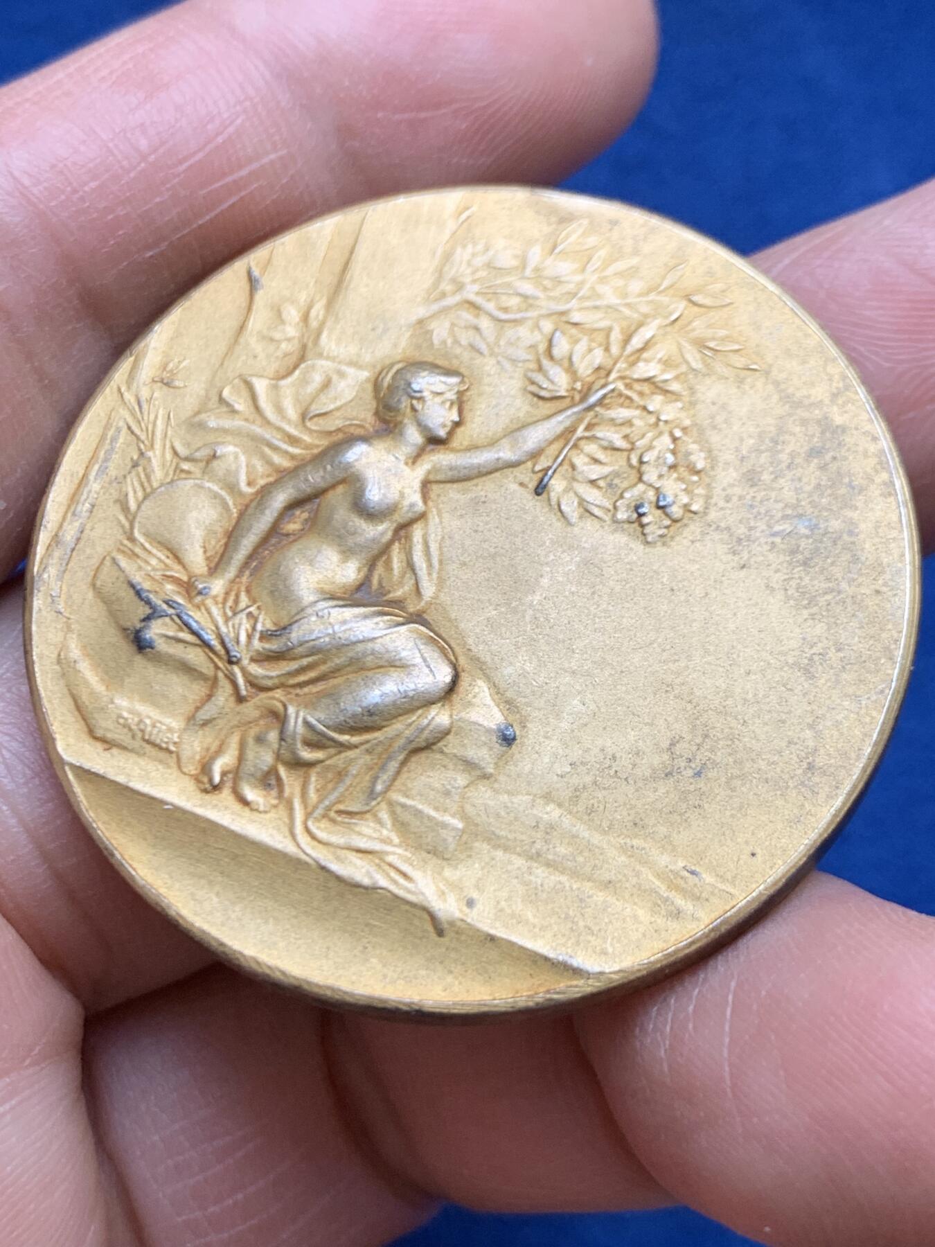 《竞宝斋》第468场 周日，周一 2场连拍 （全场包邮）欢迎送拍 名家名作皮列 法国农业部颁发纪念镀金银章 35.8克 41.5mm 野猪头 菱形银标