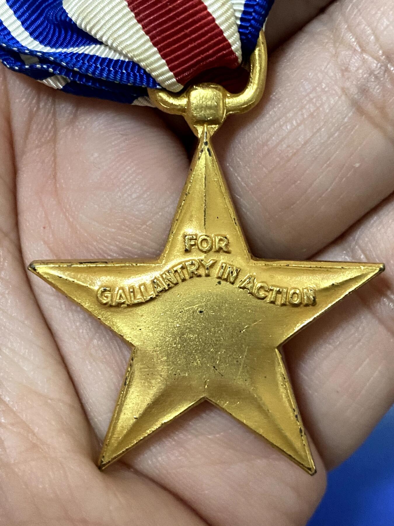 美德苏勋章奖章拍卖 本次各种都有 取消了保留价模式  德因原因只上2-3图 具体的想要的请联系我要完整图。都经过讨论未标明则全部是原品，保真 放心拍。3月4日晚上九点结束在麦稀奇 找不到的加我qq或者微信都是184277308备注苏章拍卖。