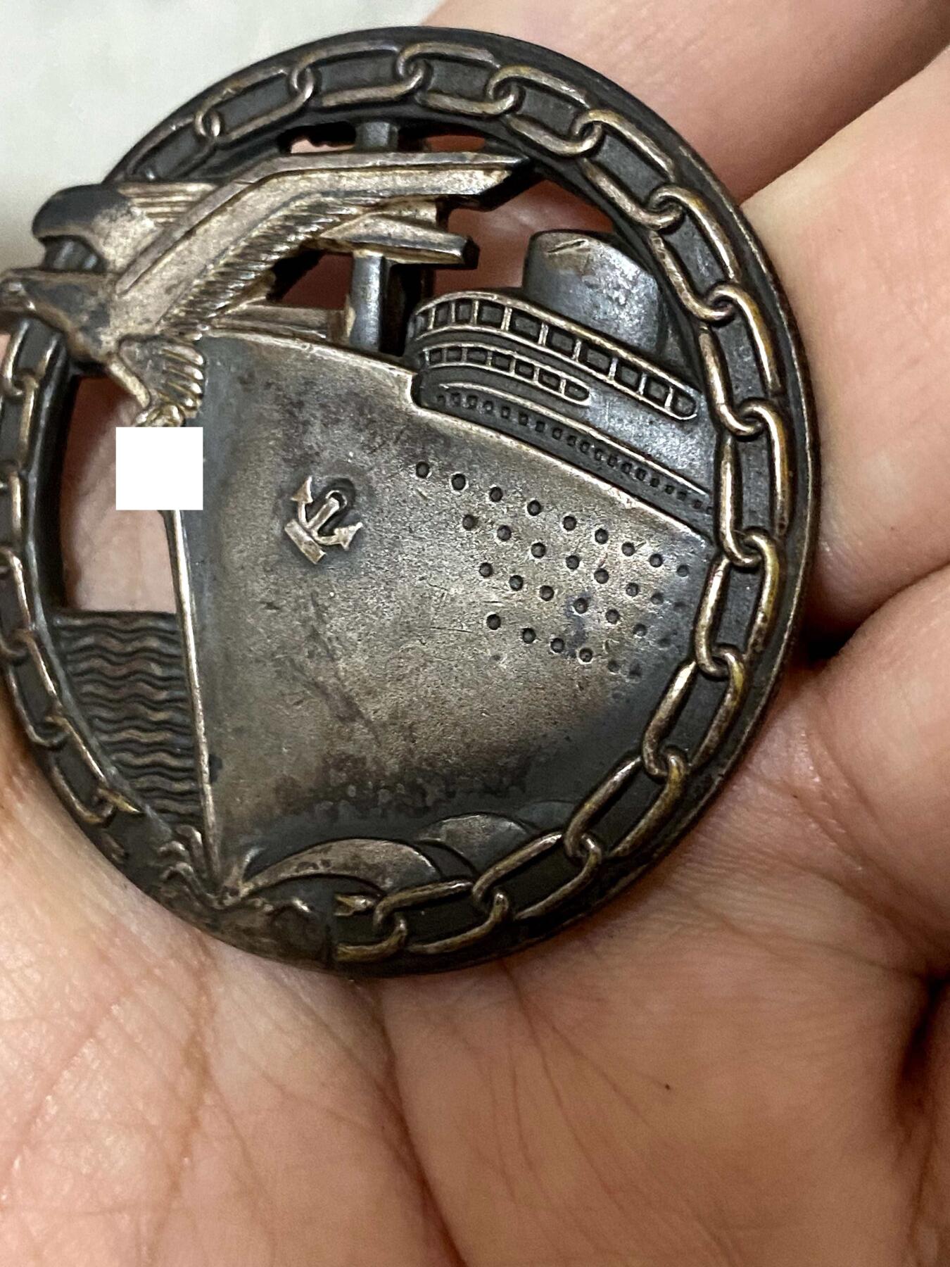 美德苏勋章奖章拍卖 本次各种都有 取消了保留价模式  德因原因只上2-3图 具体的想要的请联系我要完整图。都经过讨论未标明则全部是原品，保真 放心拍。3月4日晚上九点结束在麦稀奇 找不到的加我qq或者微信都是184277308备注苏章拍卖。 珍爱和平 德 突破封锁章 设计生产双标 存世量非常少 为最具辨识度和保真的施韦林厂版本 详细图标记图请加微要  品相非常好 厂标清晰 非常稀少  品相如图 实物实拍，所见即所得，售出非真假问题不退不换