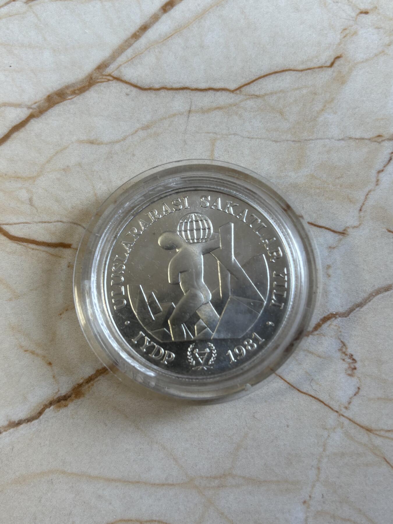 第193期拍卖 土耳其1981年联合国残疾人纪念大银币，925银，28.28克，塑料盒有破