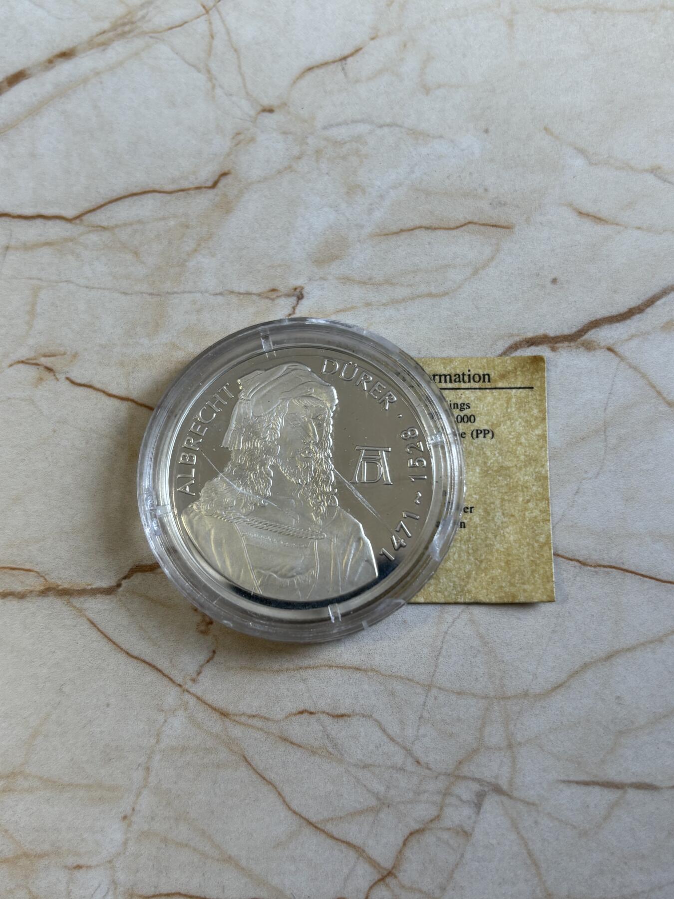 第193期拍卖 乌干达2001年人物丢勒精制纪念银币带证书，925银，20克，发行5000枚，塑料盒有裂痕