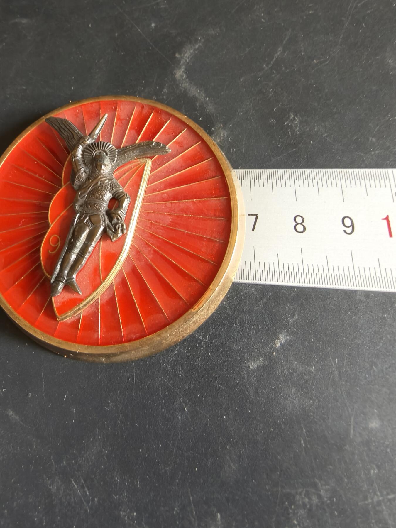 老王徽章第186期 法国第9伞降猎兵团纪念章    原盒    直径68mm    重量132.1g